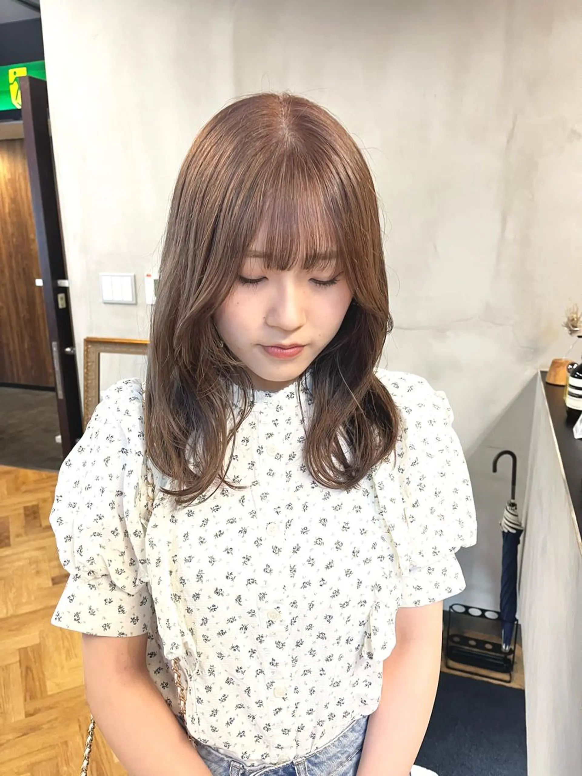 ミディアム カラー ヘアアレンジ ベージュカラー ブリーチ ミルクティーベージュ esu西梅田所属・ena/ブリーチなし 透明感・レイヤー🎀のヘアスタイル