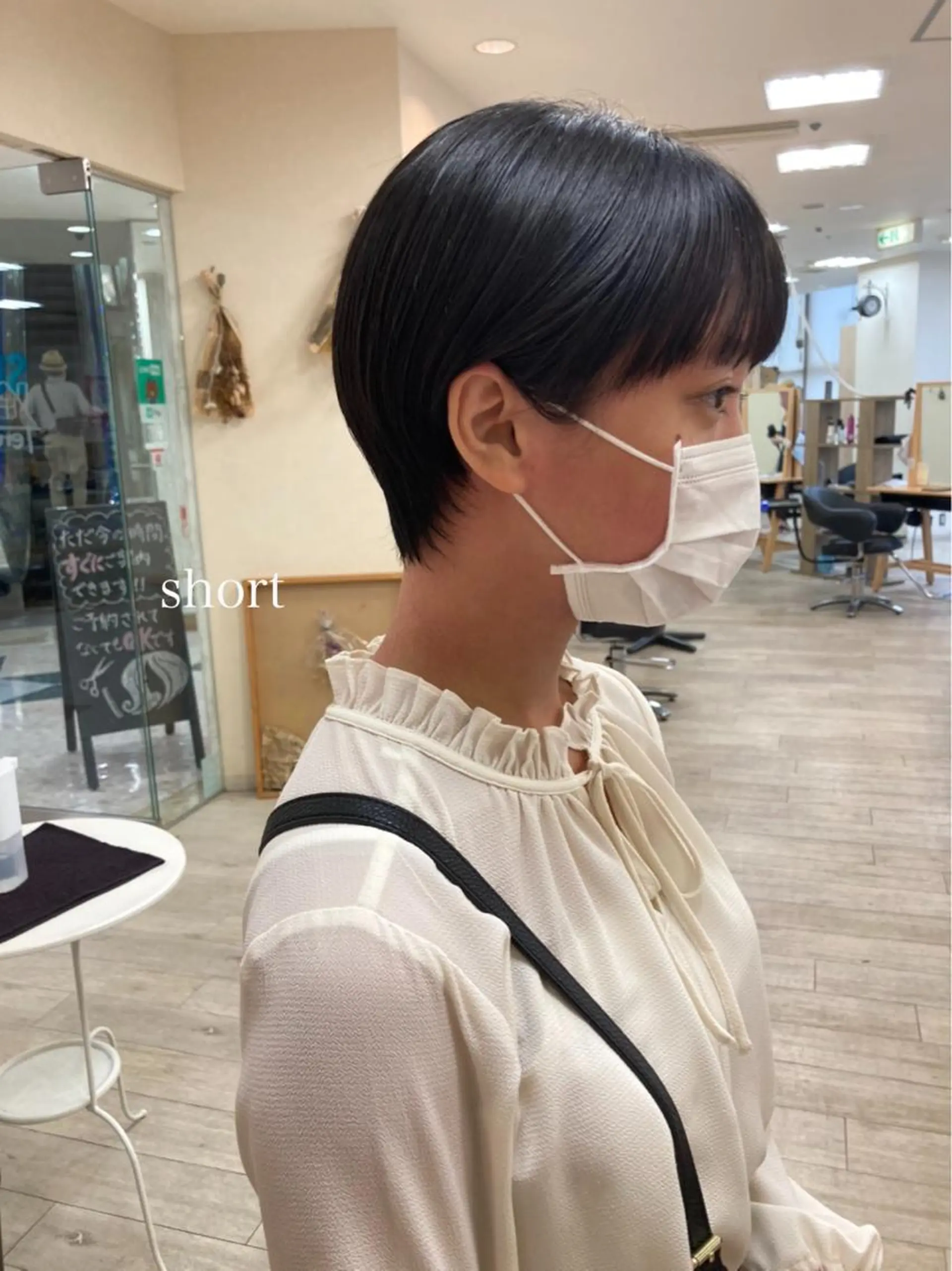 ショート 切りっぱなしボブ ショートボブ ハンサムショート 丸みショート ボブ カット トリートメント 朝がちょっと楽しくな るshort･bobのヘアスタイル