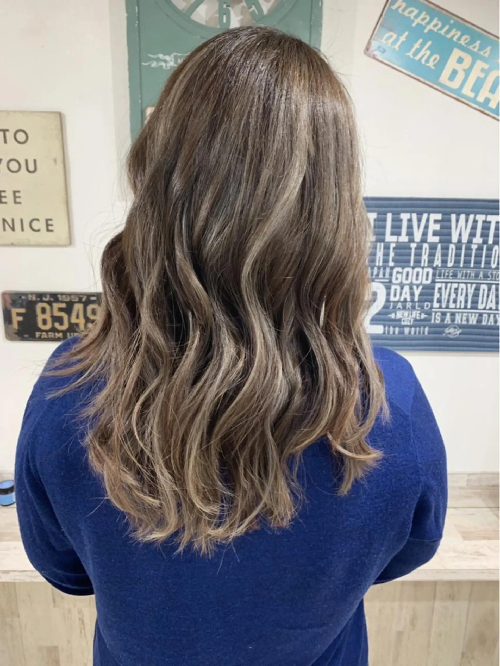 セミロング カラー アッシュ バレイヤージュ ブリーチ デザインカラー グレージュ カット ヘアカラー 京都大人女性ショート 徒歩1分/秋山のヘアスタイル