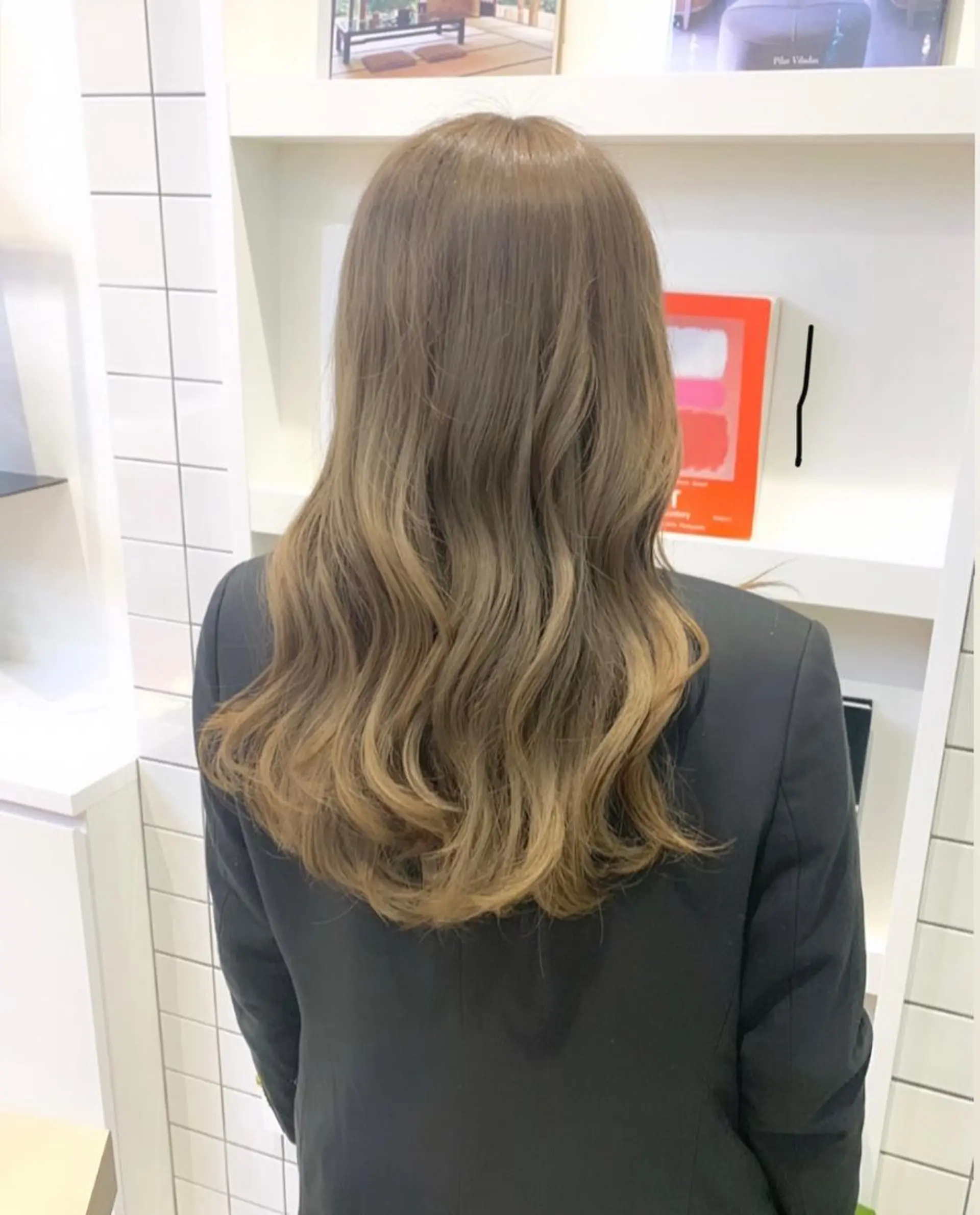 セミロング カラー パーマ ヘアアレンジ ベージュカラー みなもと ちはるのヘアスタイル