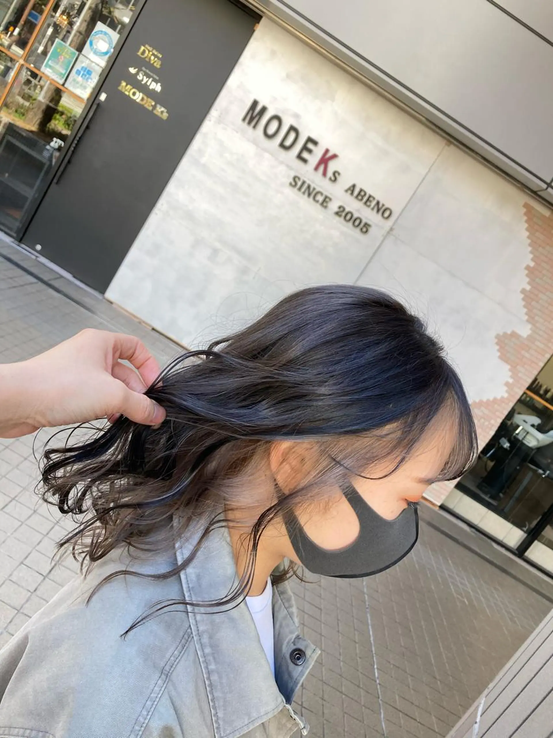 ミディアム カラー グレージュ インナーカラー カット ヘアカラー トリートメント SHAFT Ieiriのヘアスタイル