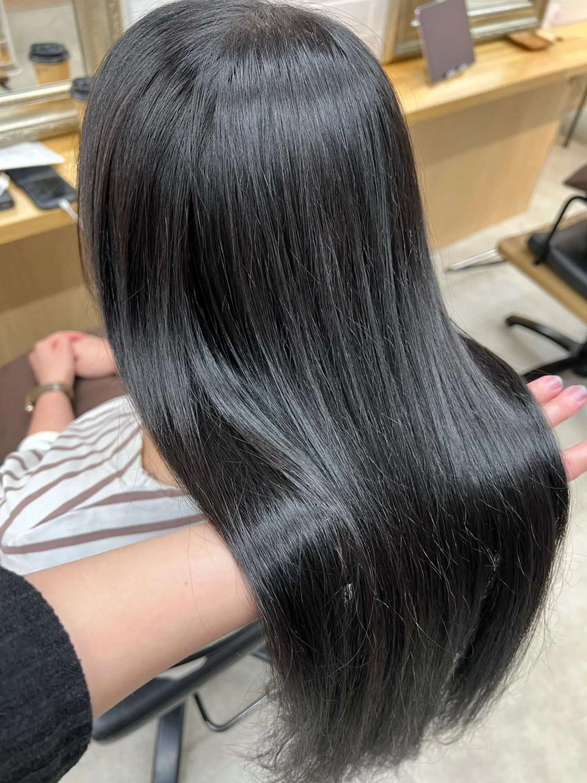 ロング カラー ブルーカラー ブルーグレー ✨️今だけ無料✨️ 鶴田みなみのヘアスタイル