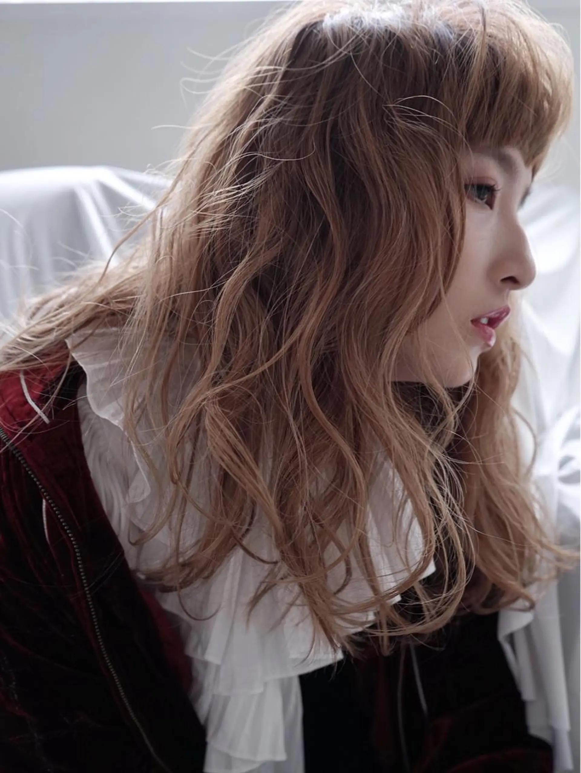 ロング カラー ヘアアレンジ ハイトーンカラー ロング WHOLE所属・花井 啓好のヘアスタイル