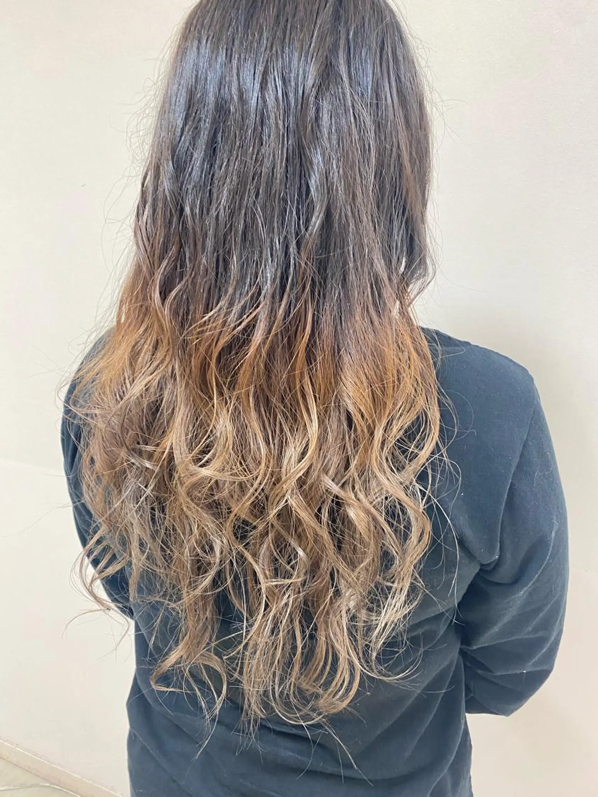 ロング カラー 🌈haru🌻 藤沢ハイトーン🌈のヘアスタイル