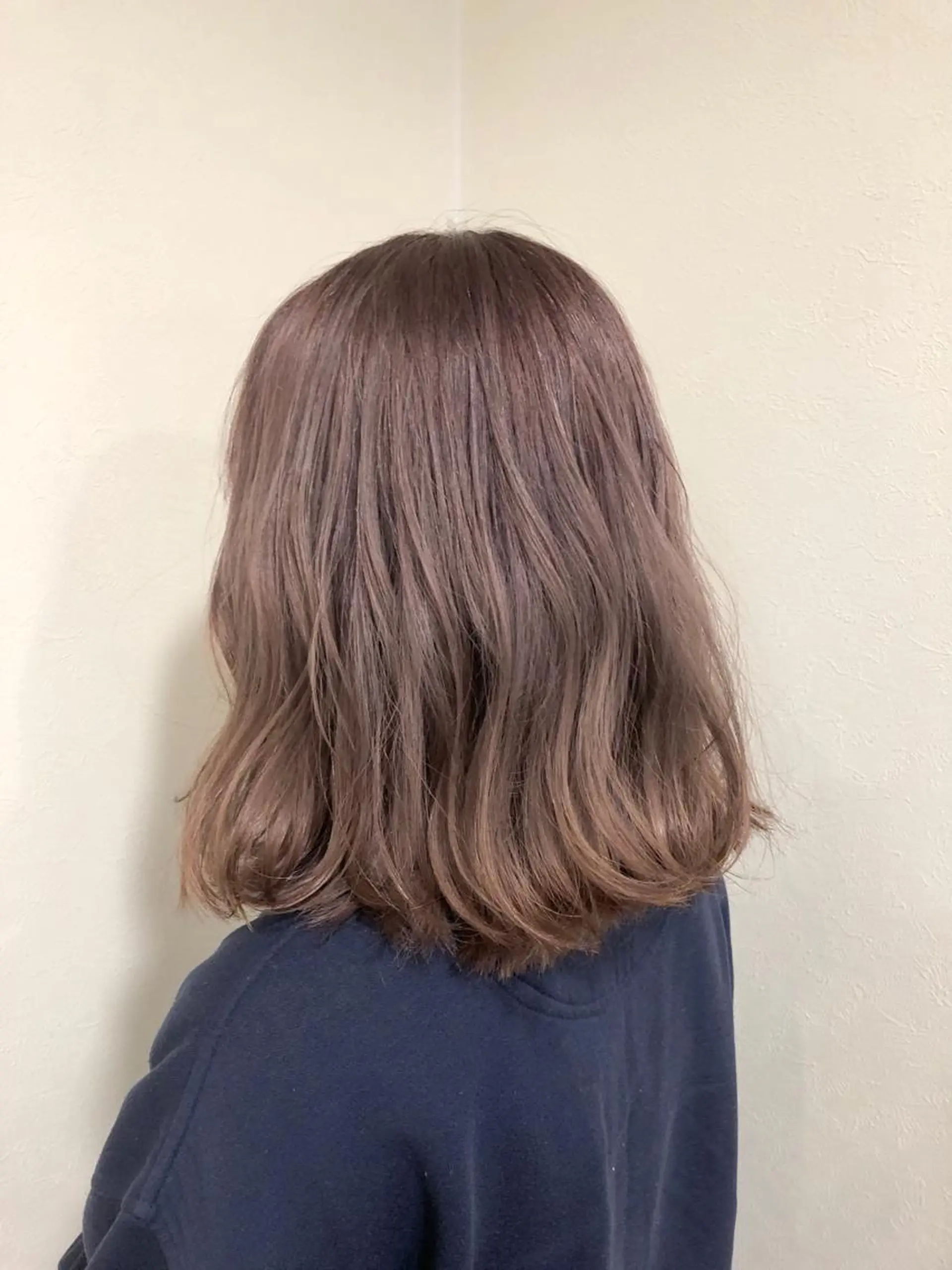 カラー 工藤 綾華のヘアスタイル