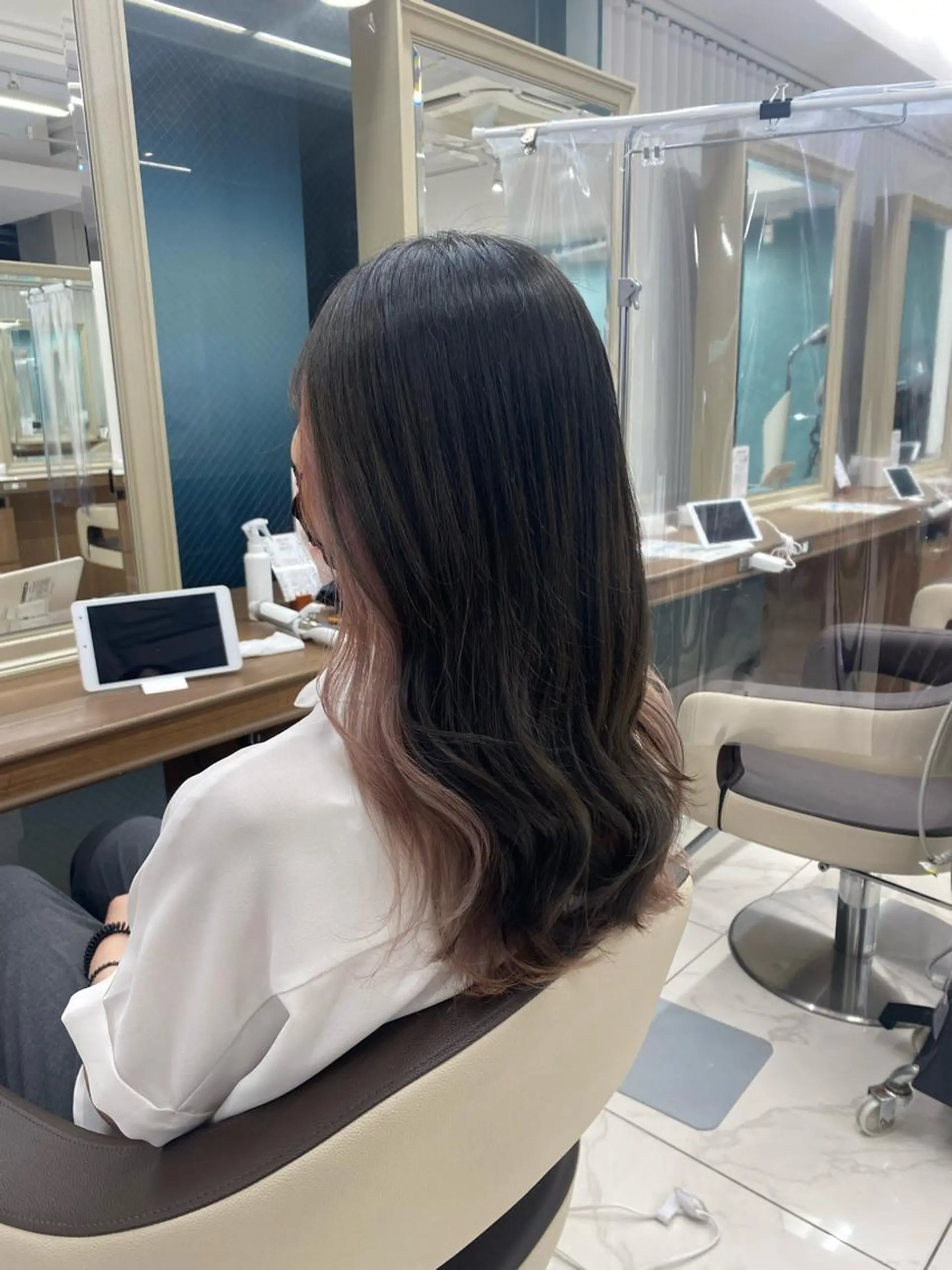 ロング カラー 透明感カラー グレージュ インナーカラー ピンクカラー ホワイトピンク 長妻莉央/縮毛矯正 髪質改善カラーのヘアスタイル