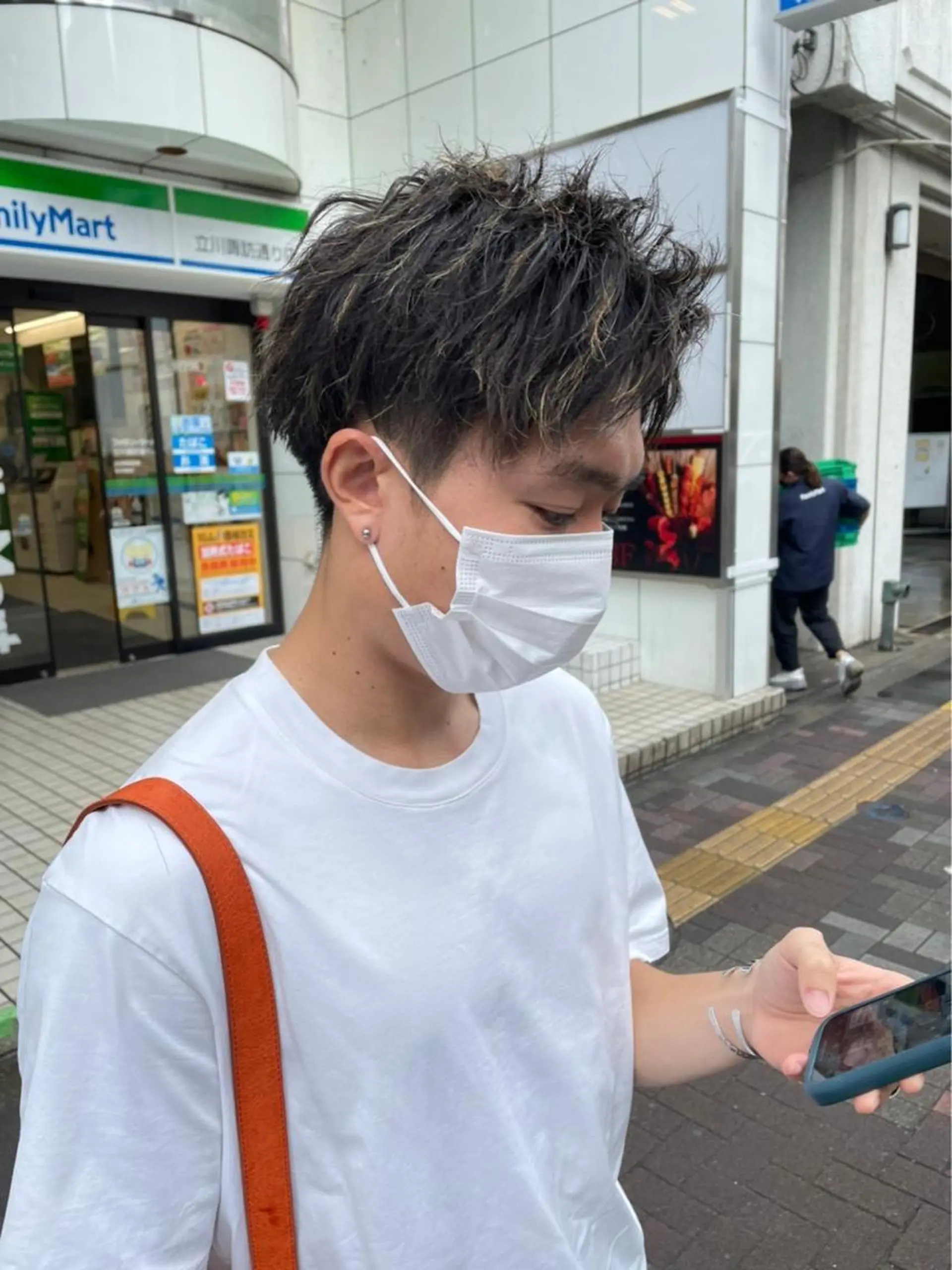 パーマ メンズ メンズハイトーン 学生（メンズ向け） 学生 メンズ/艶髪/カラー サクラ🌸のヘアスタイル