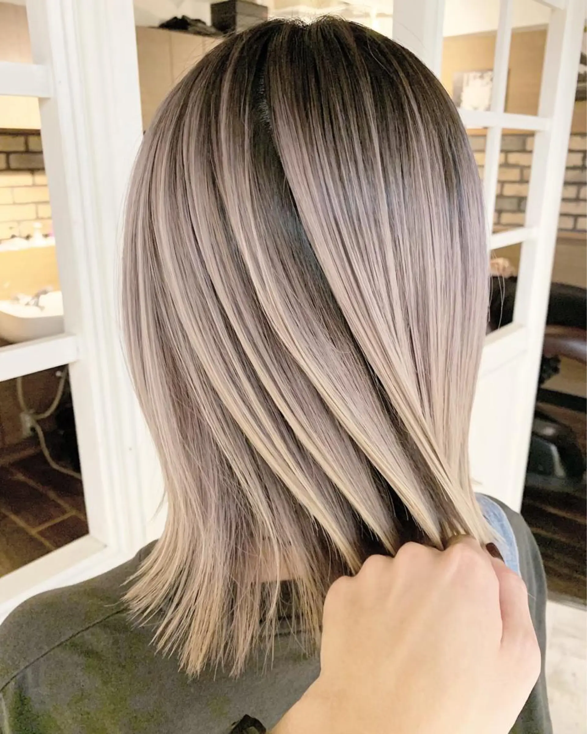 ミディアム カラー バレイヤージュ ベージュカラー ホワイトベージュ レイヤーカット ヘアカラー トリートメント プルエクステ 🖤MIYUのヘアスタイル