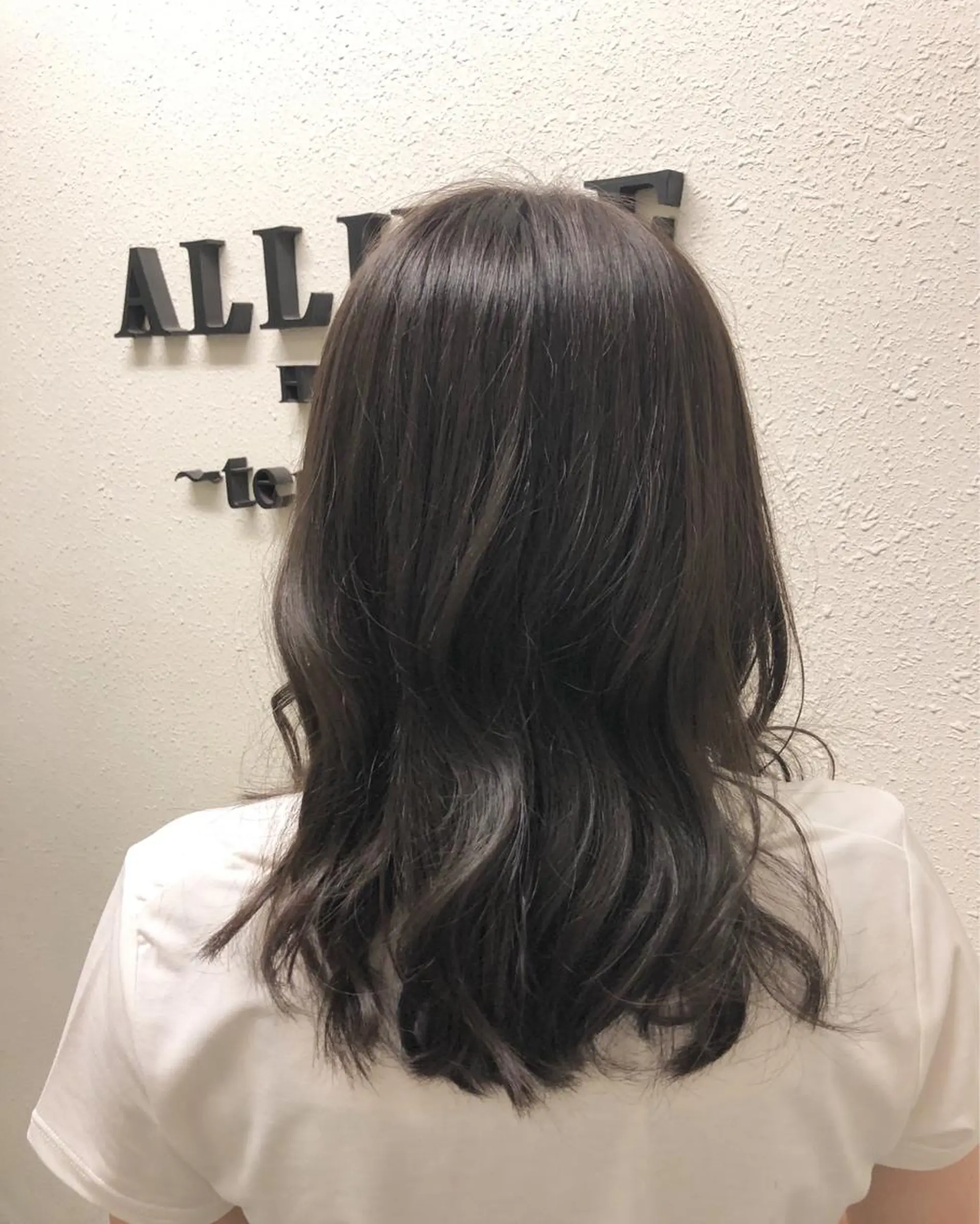 セミロング カラー ダークグレー ダークグレージュ グレージュ イルミナカラー カット ヘアカラー トリートメント 松田 和樹のヘアスタイル