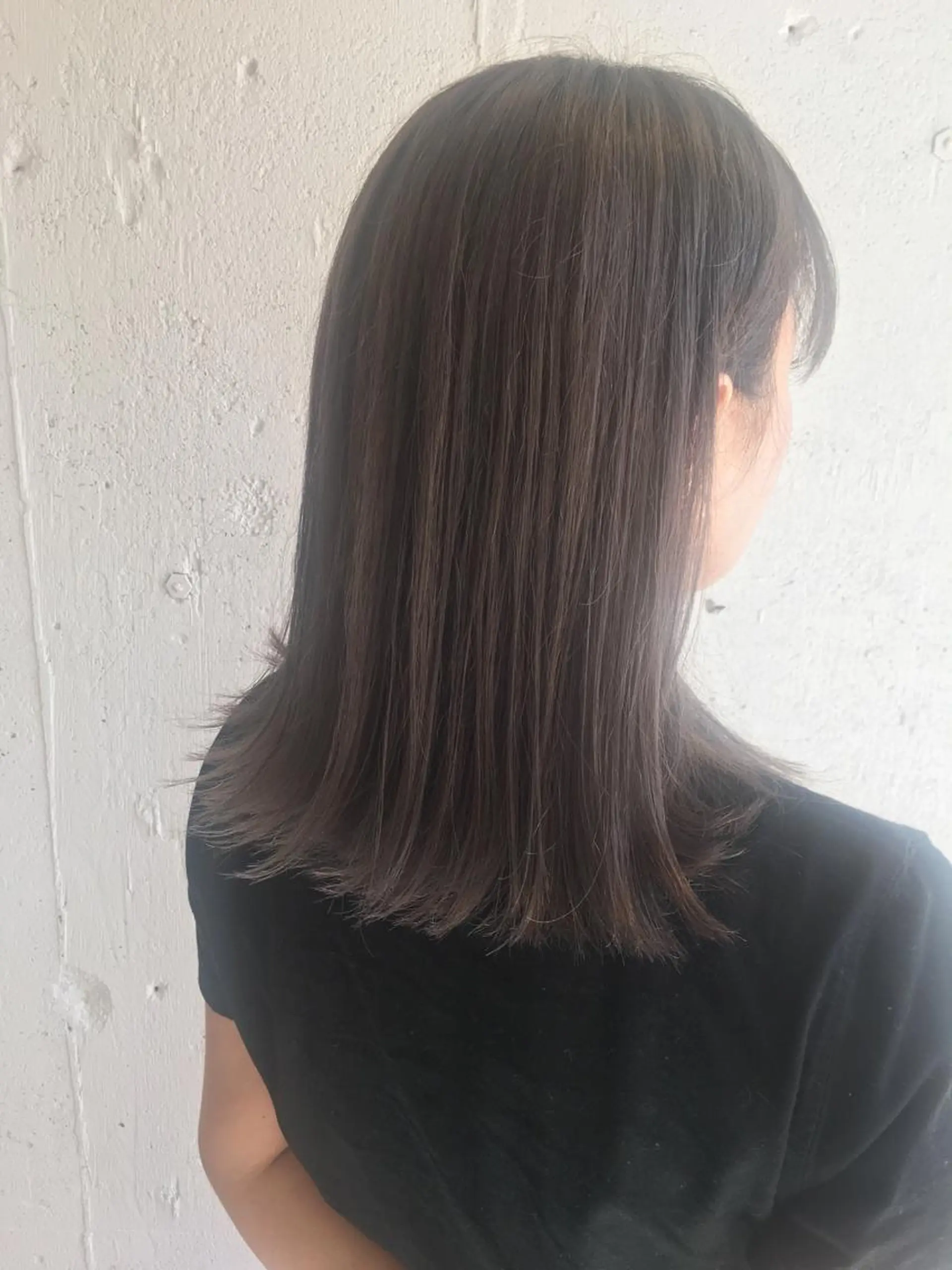 ミディアム カラー グレージュ Fuuu《フゥ》所属・シノザキ シンゴのヘアスタイル