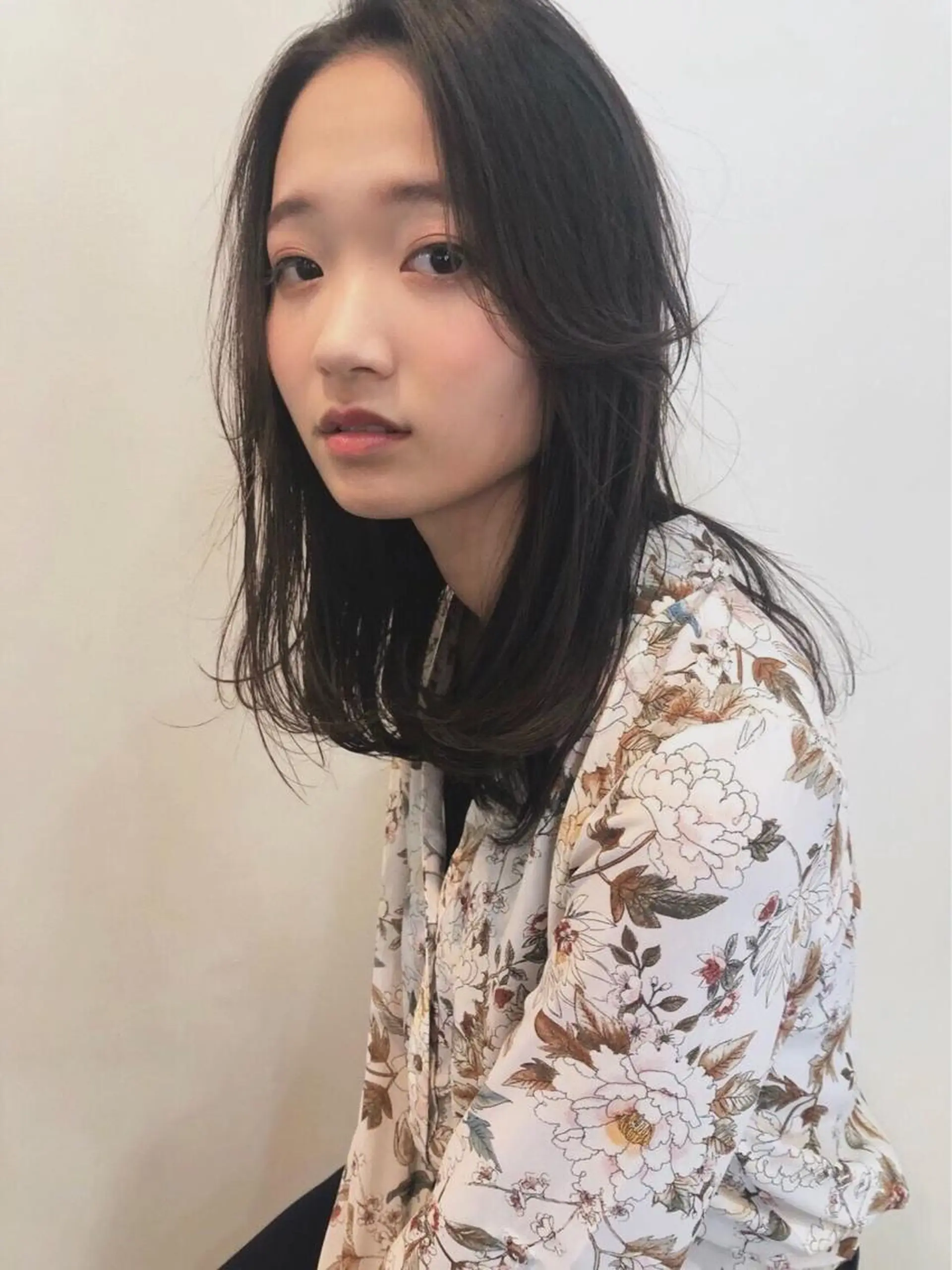 ミディアム カラー パーマ レイヤーカット ローレイヤー 💫期間限定価格💫 似合わせカット🧚のヘアスタイル