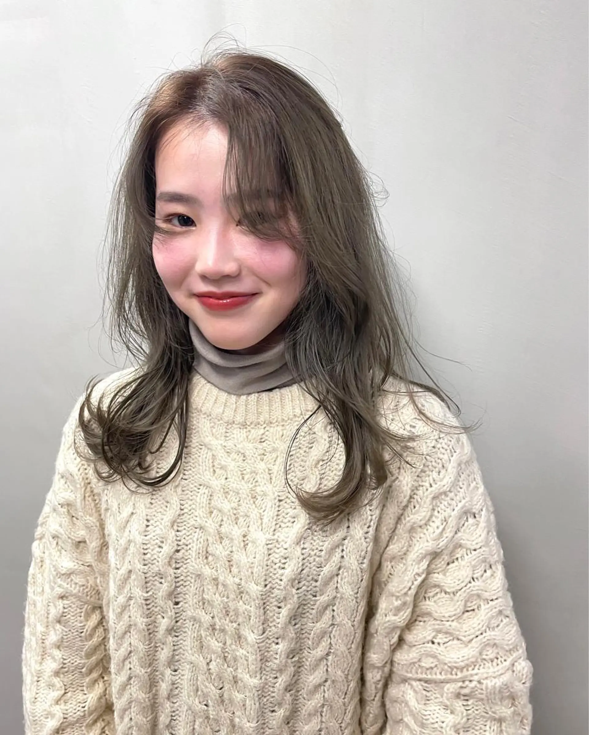 ミディアム カラー パーマ ヘアアレンジ メンズ キッズ ネイル マツエク・マツパ アイブロウ グレージュ オリーブグレージュ オリーブグレー カット ヘアカラー トリートメント tatsumi/ボブ ウルフ/レイヤーのヘアスタイル