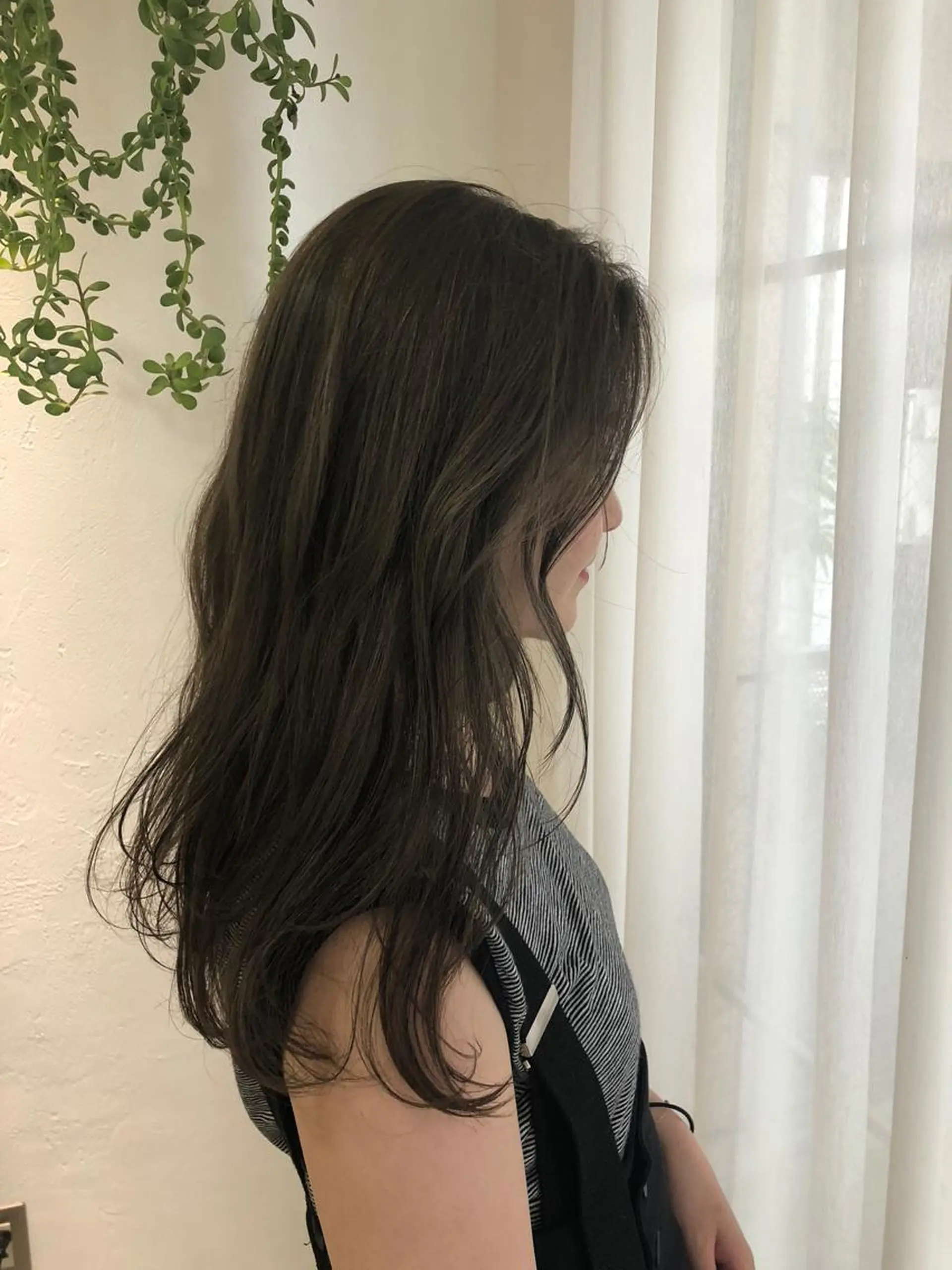 ロング カラー アッシュ 星野 茉由のヘアスタイル