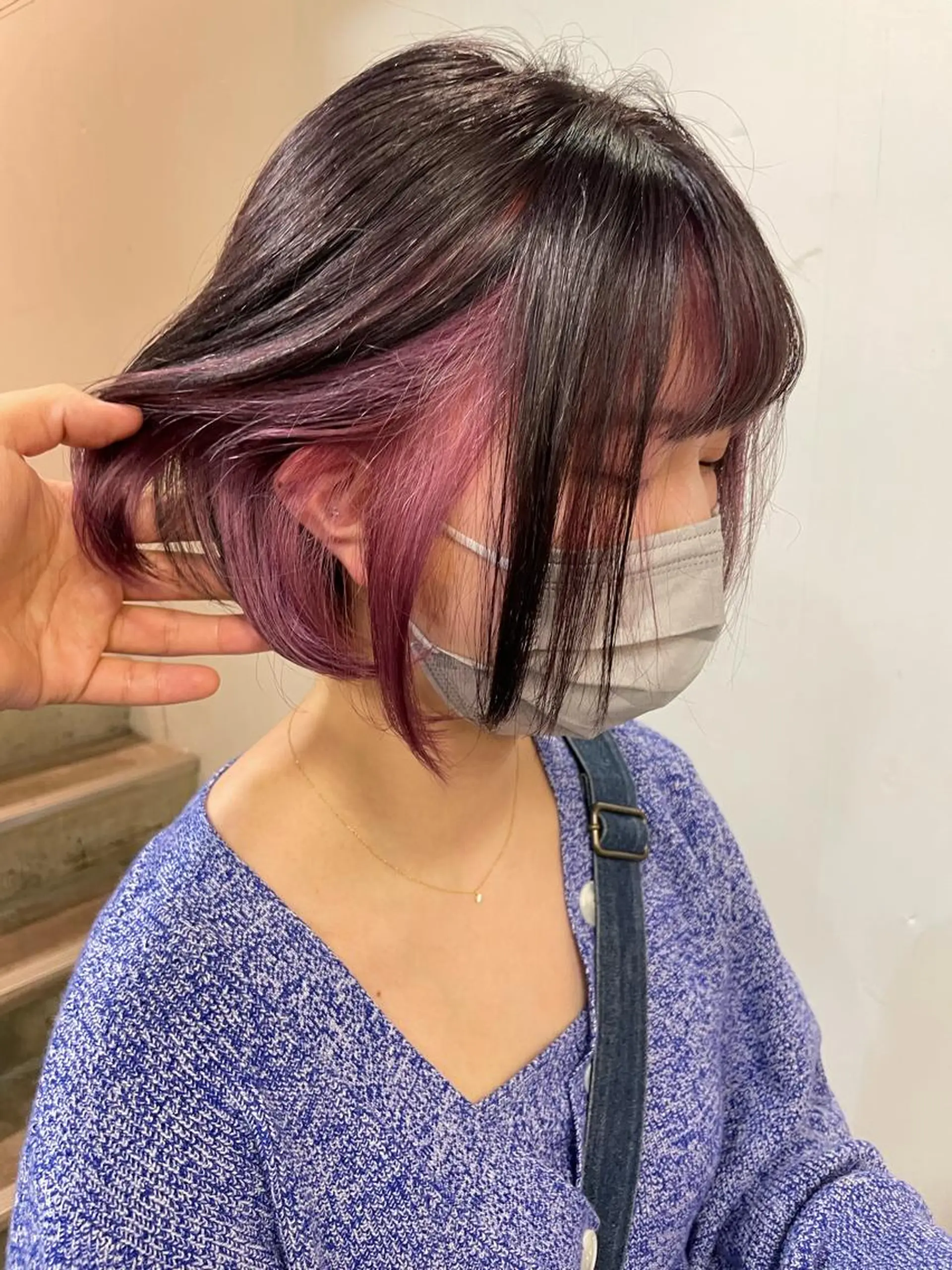 ミディアム カラー ヘアアレンジ インナーカラー ピンクカラー 八巻 晴香のヘアスタイル