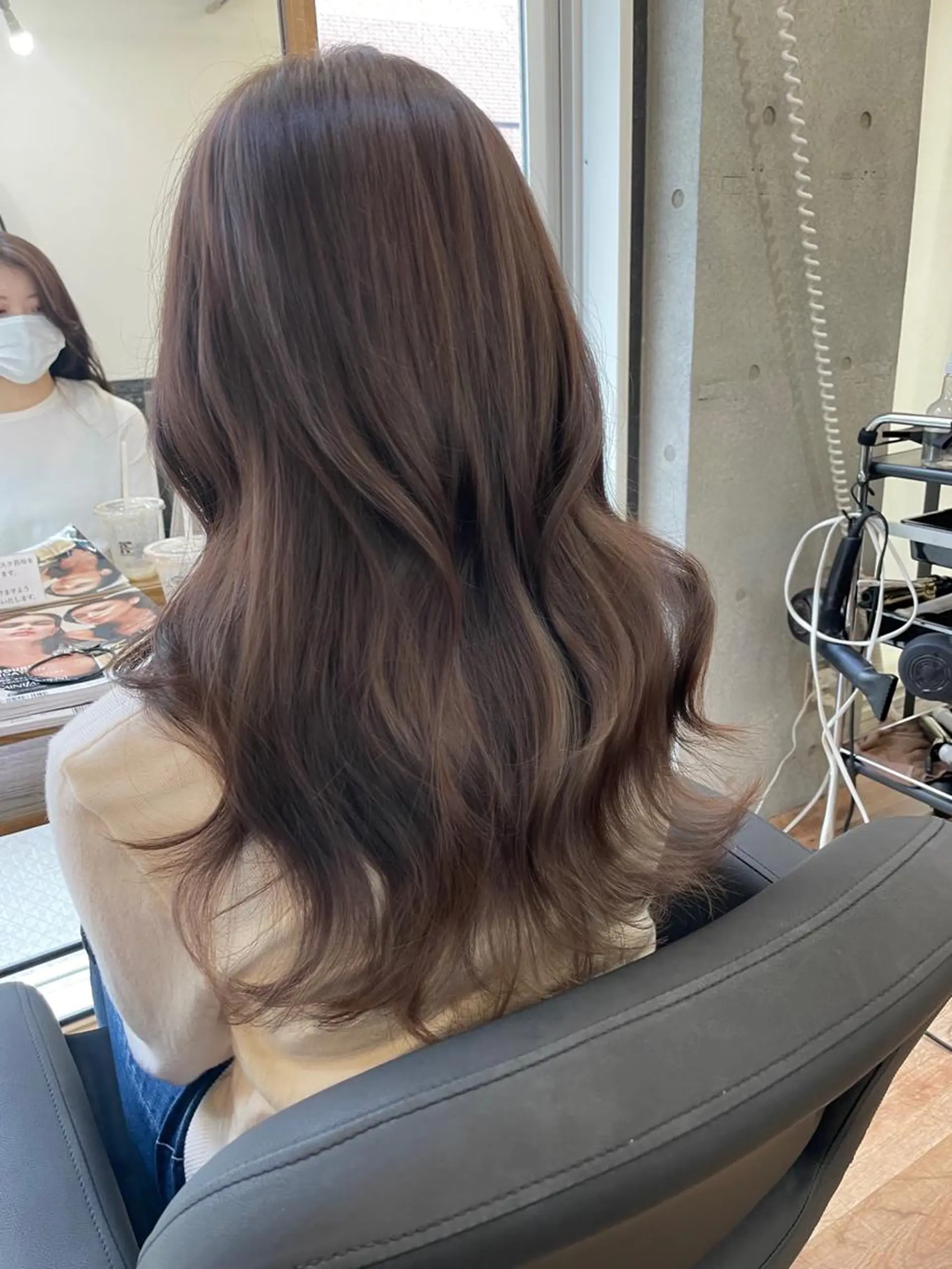 ロング カラー レイヤーカット、 大人可愛い　中村美羅のヘアスタイル