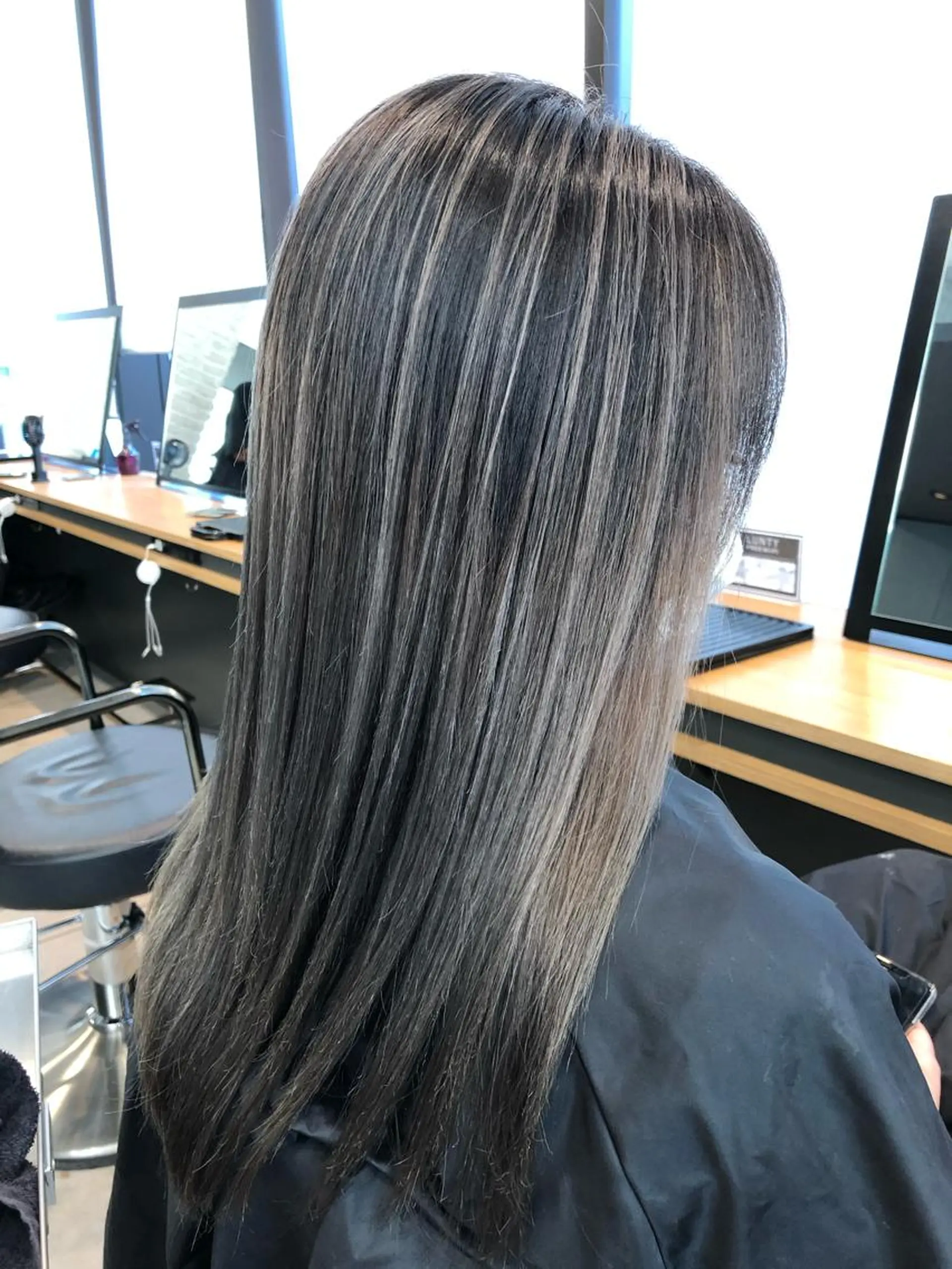 ミディアム ヘアカラー 顔タイプ診断®︎ ハイトーンカラーのヘアスタイル