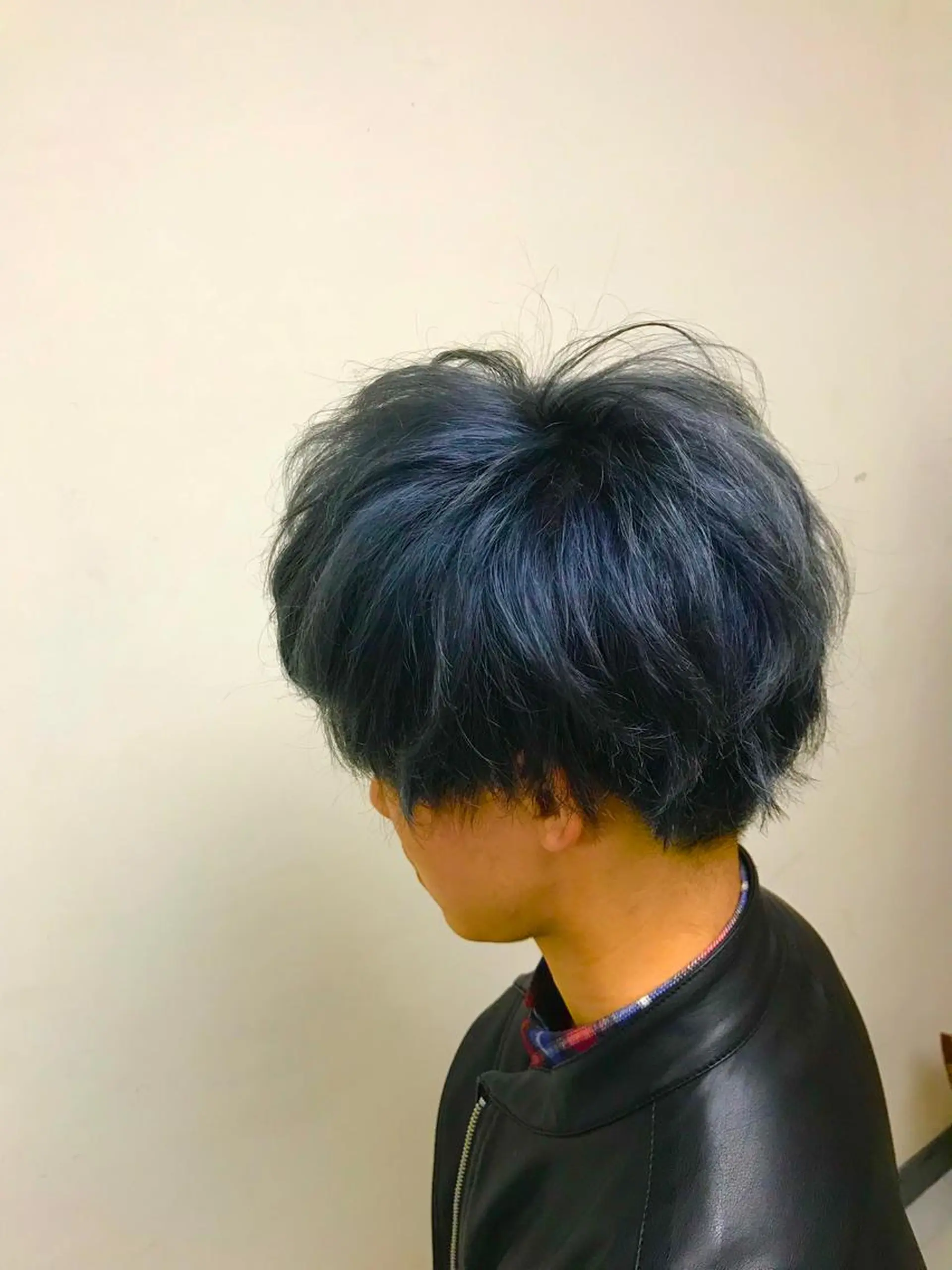 カラー メンズ スパイラル波巻き パーマ井本汰壱のヘアスタイル