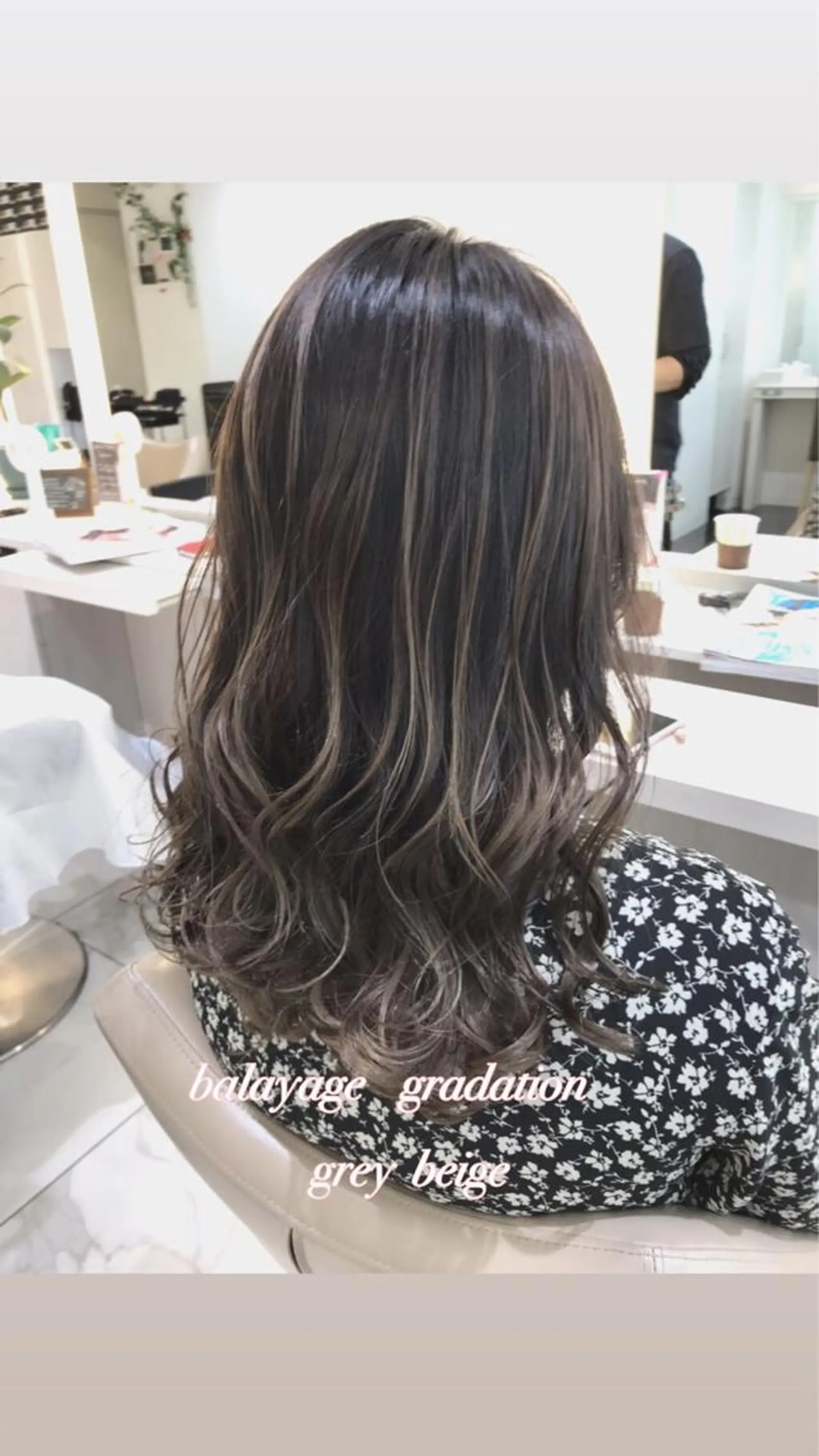 ミディアム カラー バレイヤージュ ベージュカラー グラデーションカラー レイヤーカット カット ヘアカラー 山崎俊輔/髪質改善 /バレイヤージュのヘアスタイル