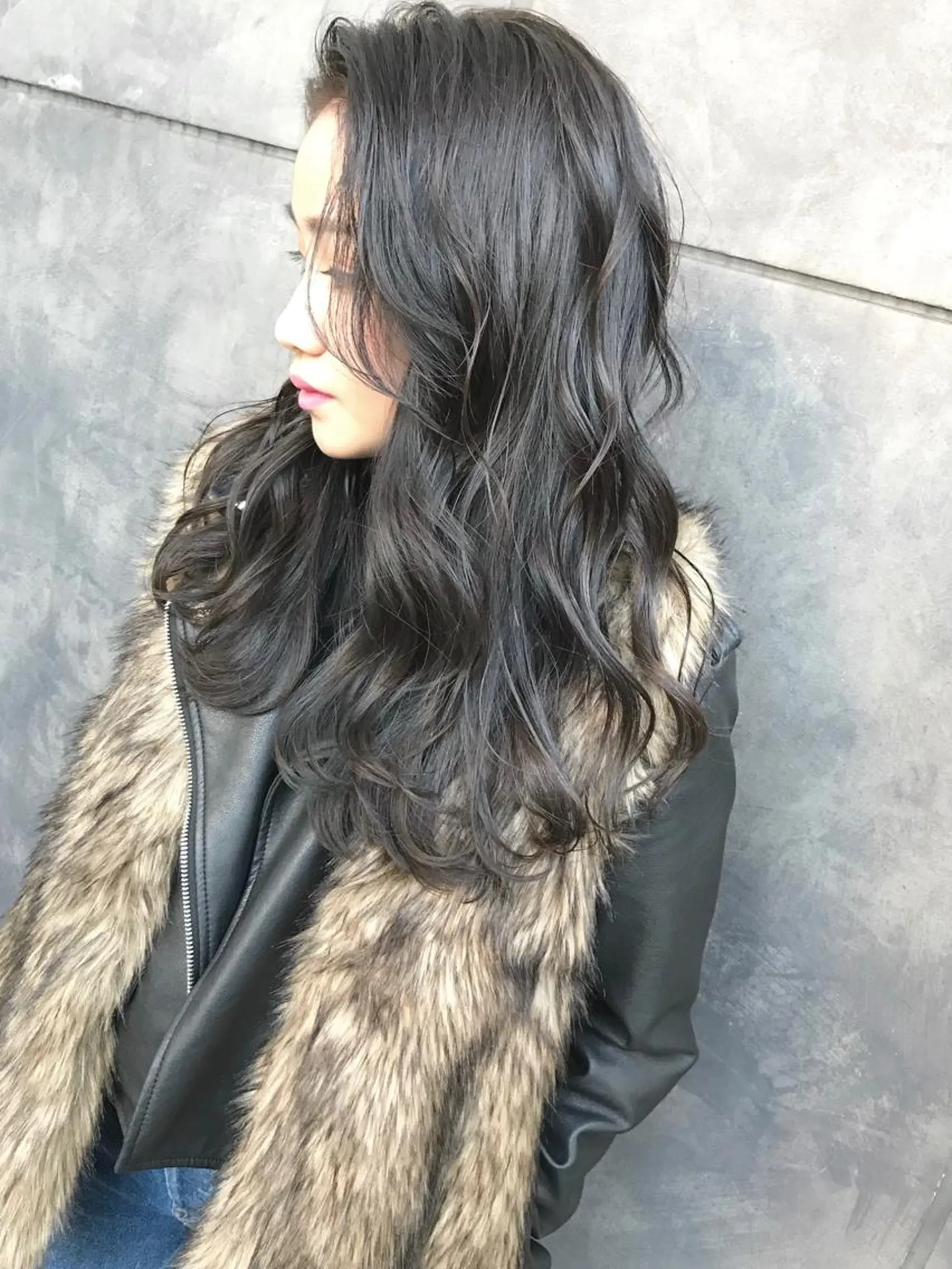 セミロング カラー グレージュ ハイライトカラー ハイライト TOMOYAレイヤー ブリーチ縮毛矯正のヘアスタイル