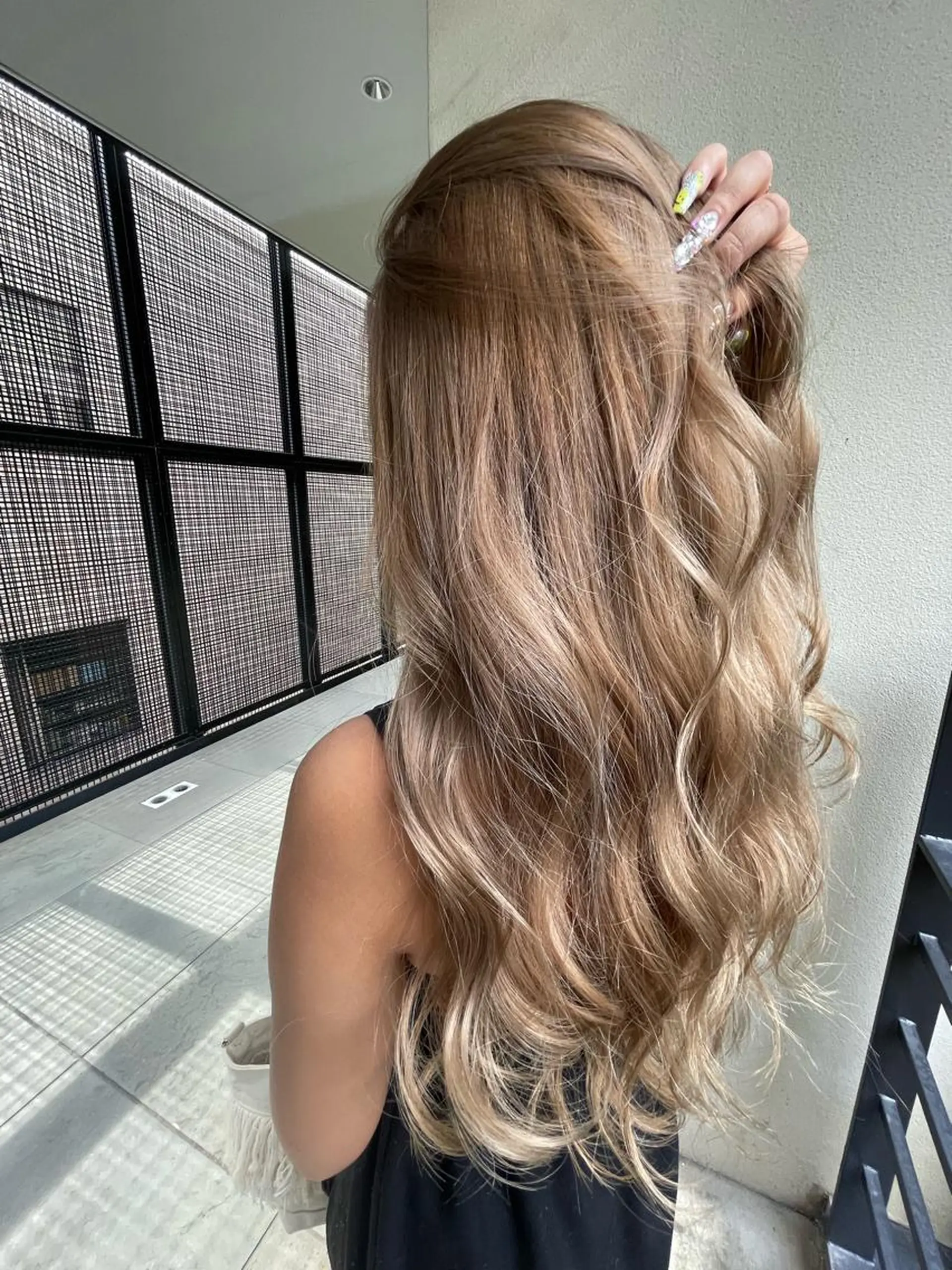 ロング 大内 志穂のヘアスタイル