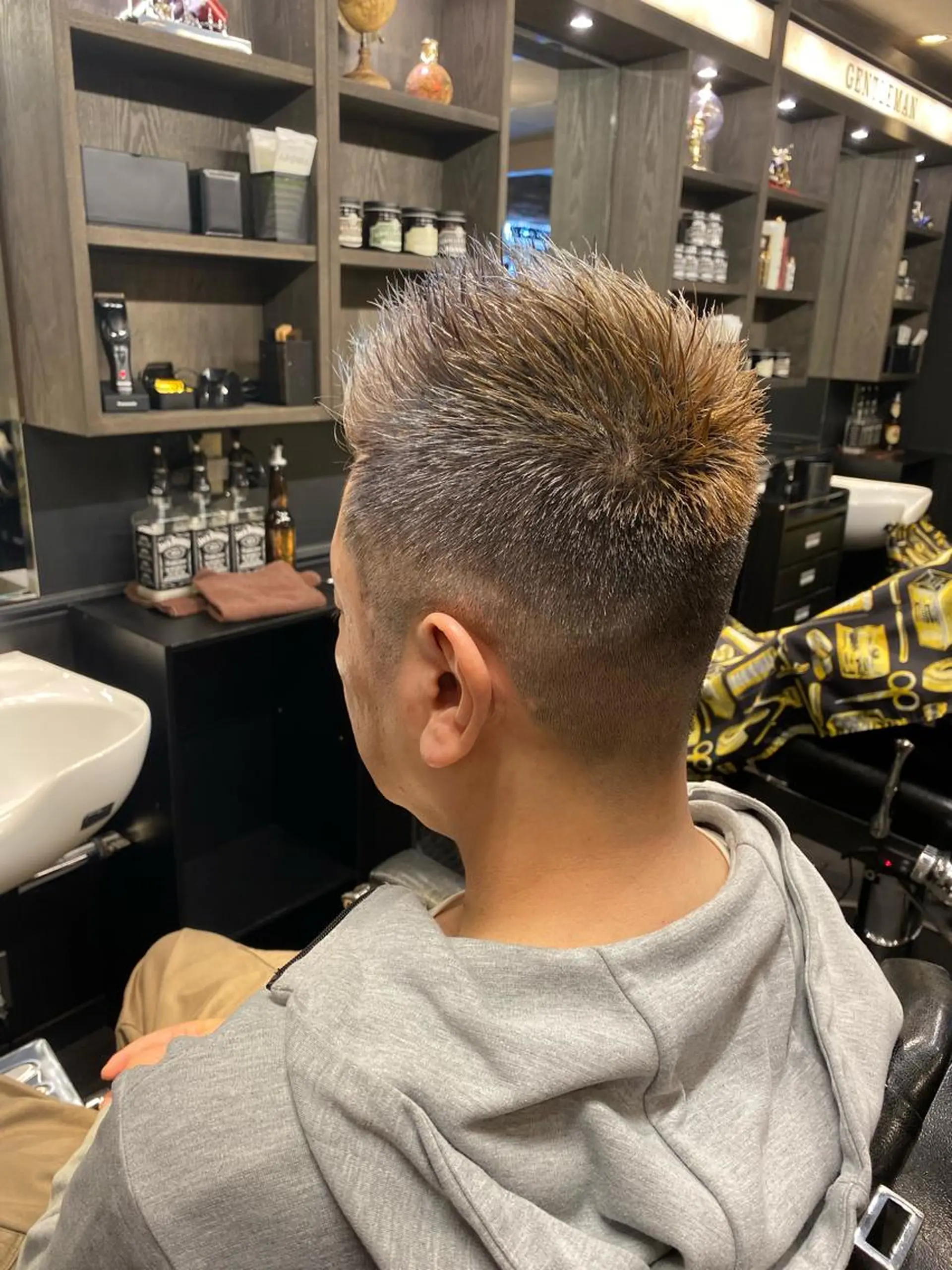 ショート メンズ フェードカット モヒカン ソフトモヒカン ヘアーサロンラムール所属・AKI ーのヘアスタイル