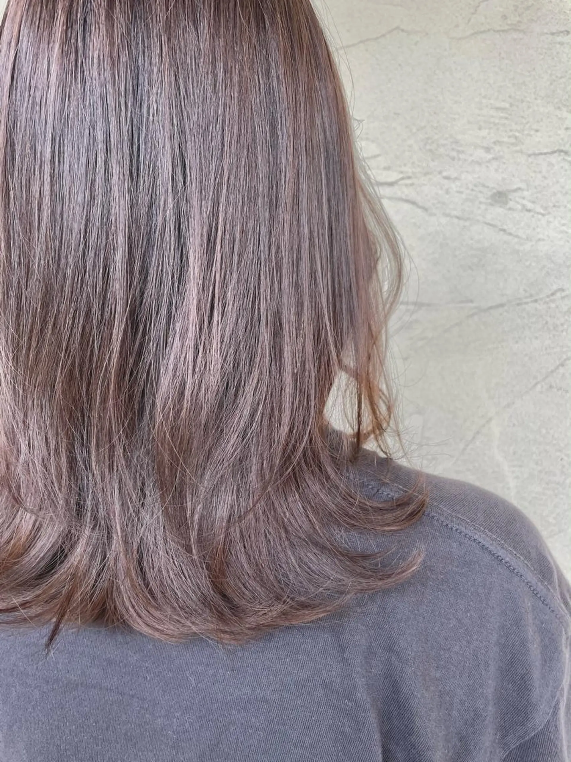 セミロング カラー ベージュカラー ラベンダーカラー ラベンダーベージュ 奥村 紘のヘアスタイル