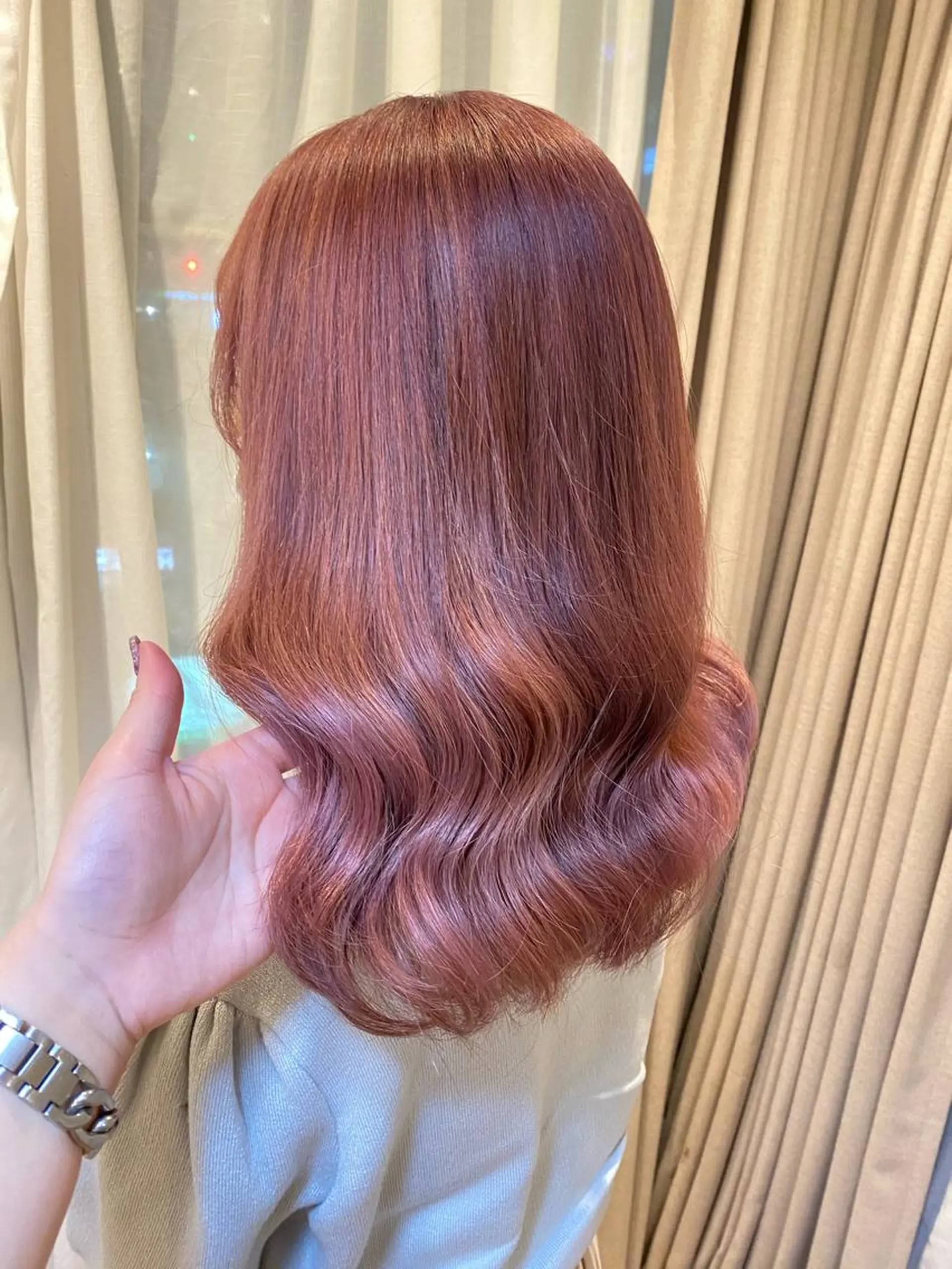 ミディアム カラー sio.nail&eyebrow salon shimokitazawa2号店所属・nailist mana𖤐´-のネイルデザイン