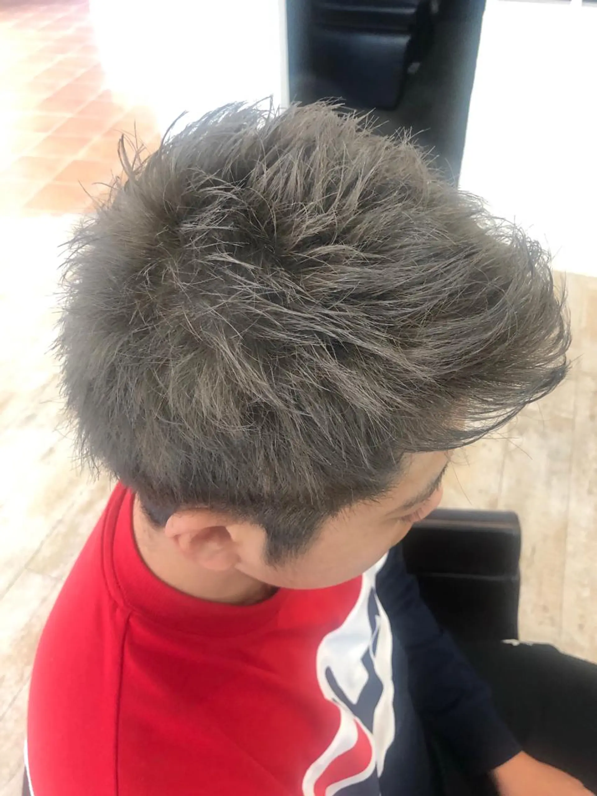 ショート カラー メンズ メンズブリーチ アッシュ アッシュグレー ブリーチ Cuore 清尾 浩昭のヘアスタイル