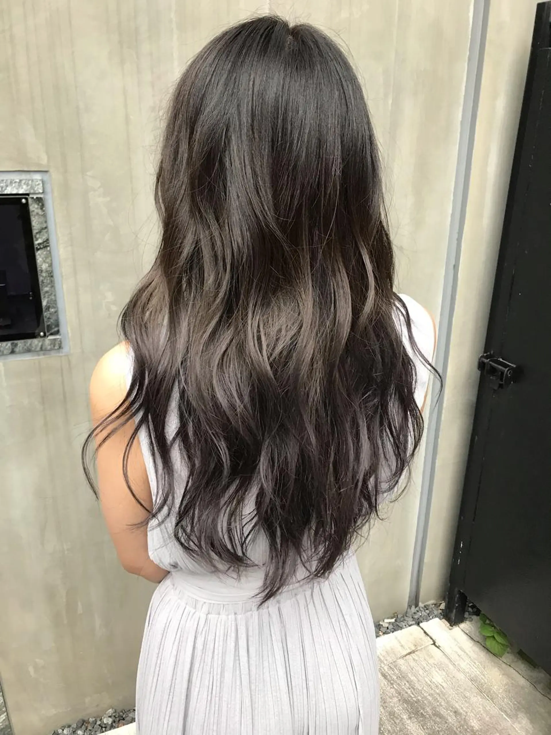 ロング カラー グレージュ ラベンダーカラー ラベンダーグレージュ ラベンダーグレー 赤み消し韓国ヘア レイヤー縮毛🤍渡邉のヘアスタイル