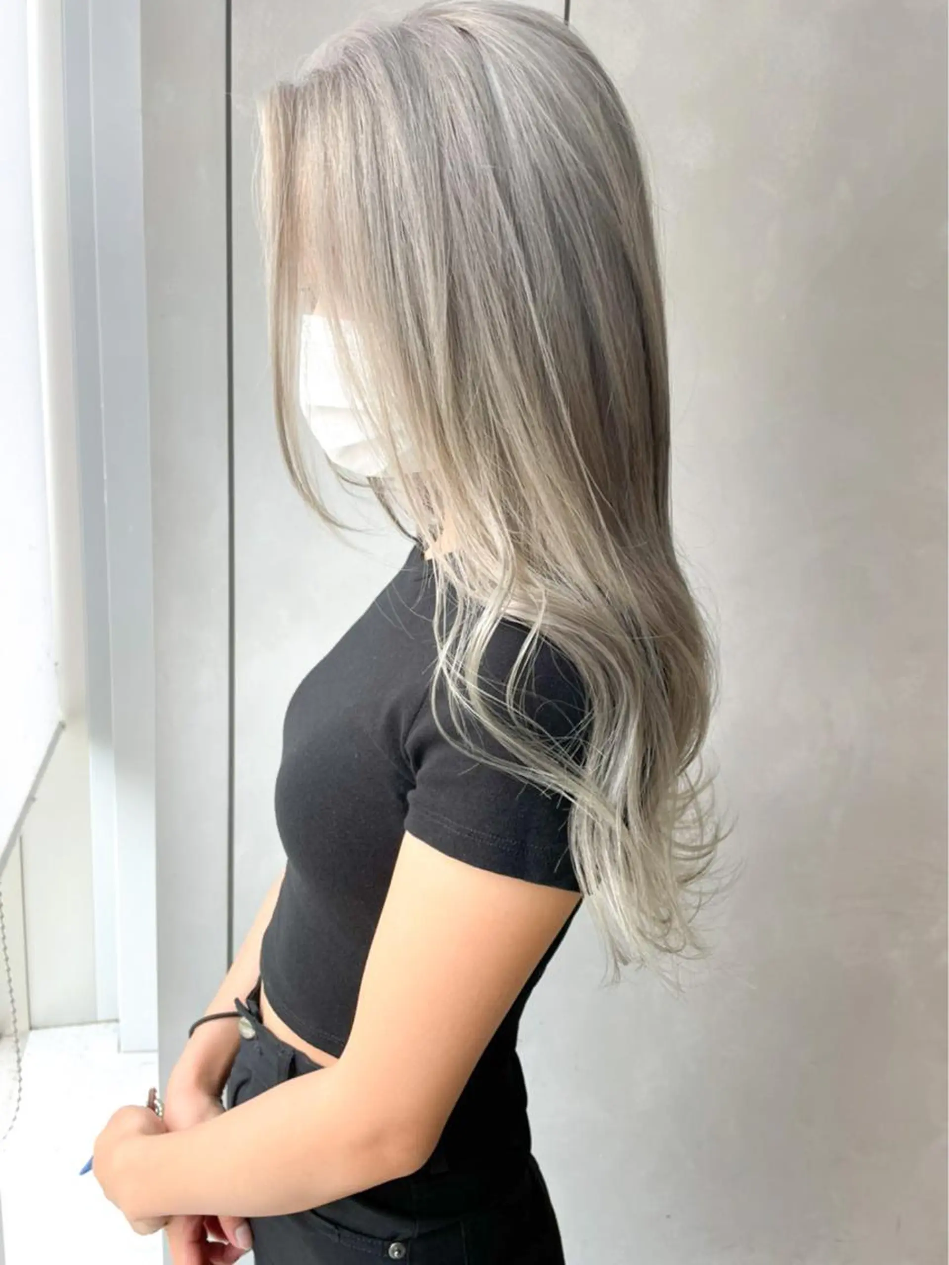 ロング カラー ヘアアレンジ アッシュ ホワイトアッシュ カット ヘアカラー #ブリーチカラー Akihoのヘアスタイル