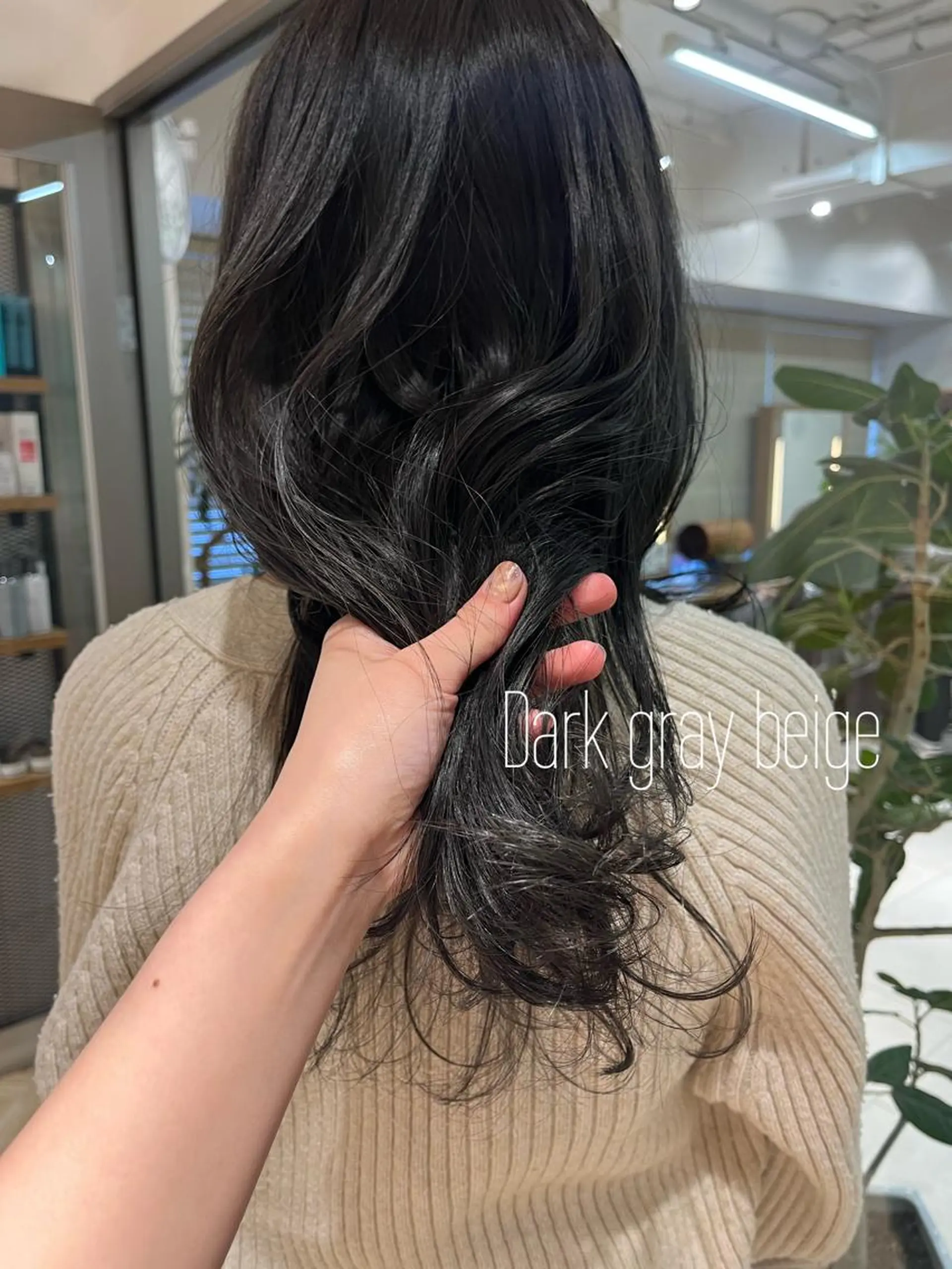 セミロング カラー ヘアアレンジ 透明感カラー ダークグレー ダークグレージュ グレージュ ハイライトカラー カット ヘアカラー 🌷ボブ/髪質改善 ストレートのヘアスタイル