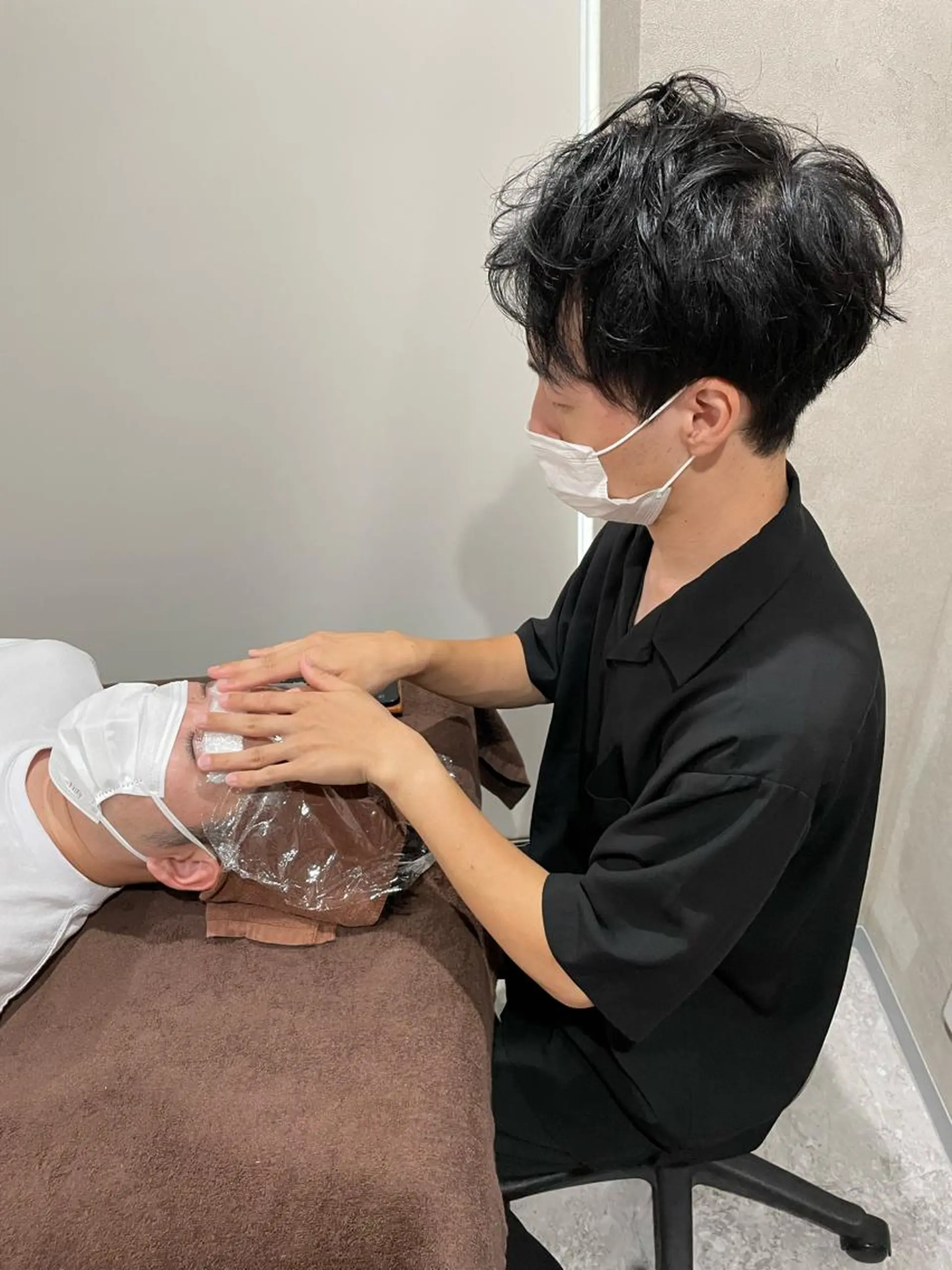 メンズ アイブロウ ワックス脱毛 眉カット その他(アイブロウ) メンズ脱毛Kyle.横浜所属・メンズ脱毛•眉毛 サロンKyle.横浜の眉毛・アイブロウイメージ