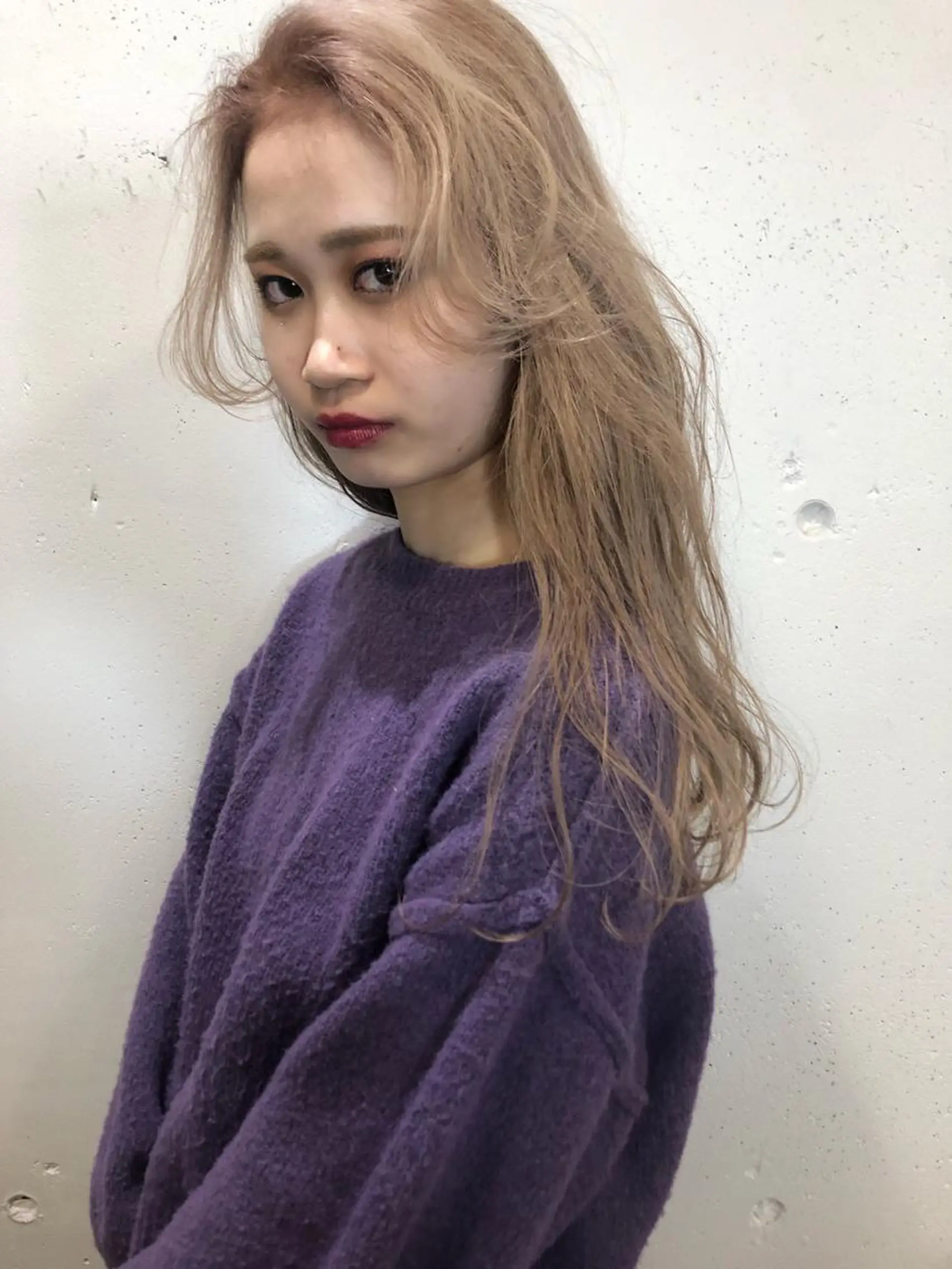 ロング カラー ベージュカラー ハイトーンカラー ミルクティーベージュ ロング Pia hair Design Yakuin所属・Pia ツボイ ケイタのヘアスタイル