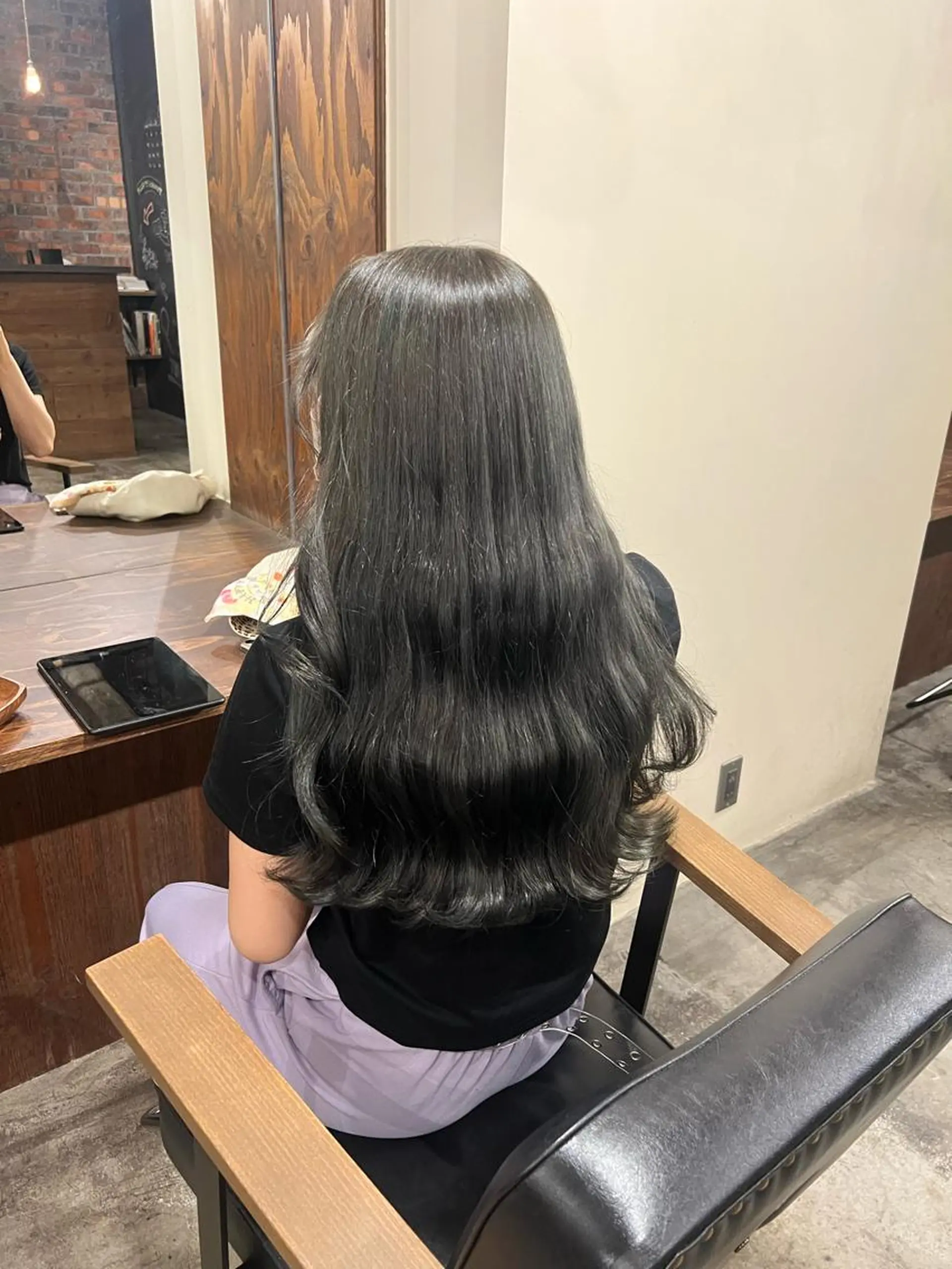 ロング カラー ブリーチ グレージュ オリーブグレージュ オリーブグレー Rino kanayama所属・Rino 金山 / 宮澤 萌のヘアスタイル