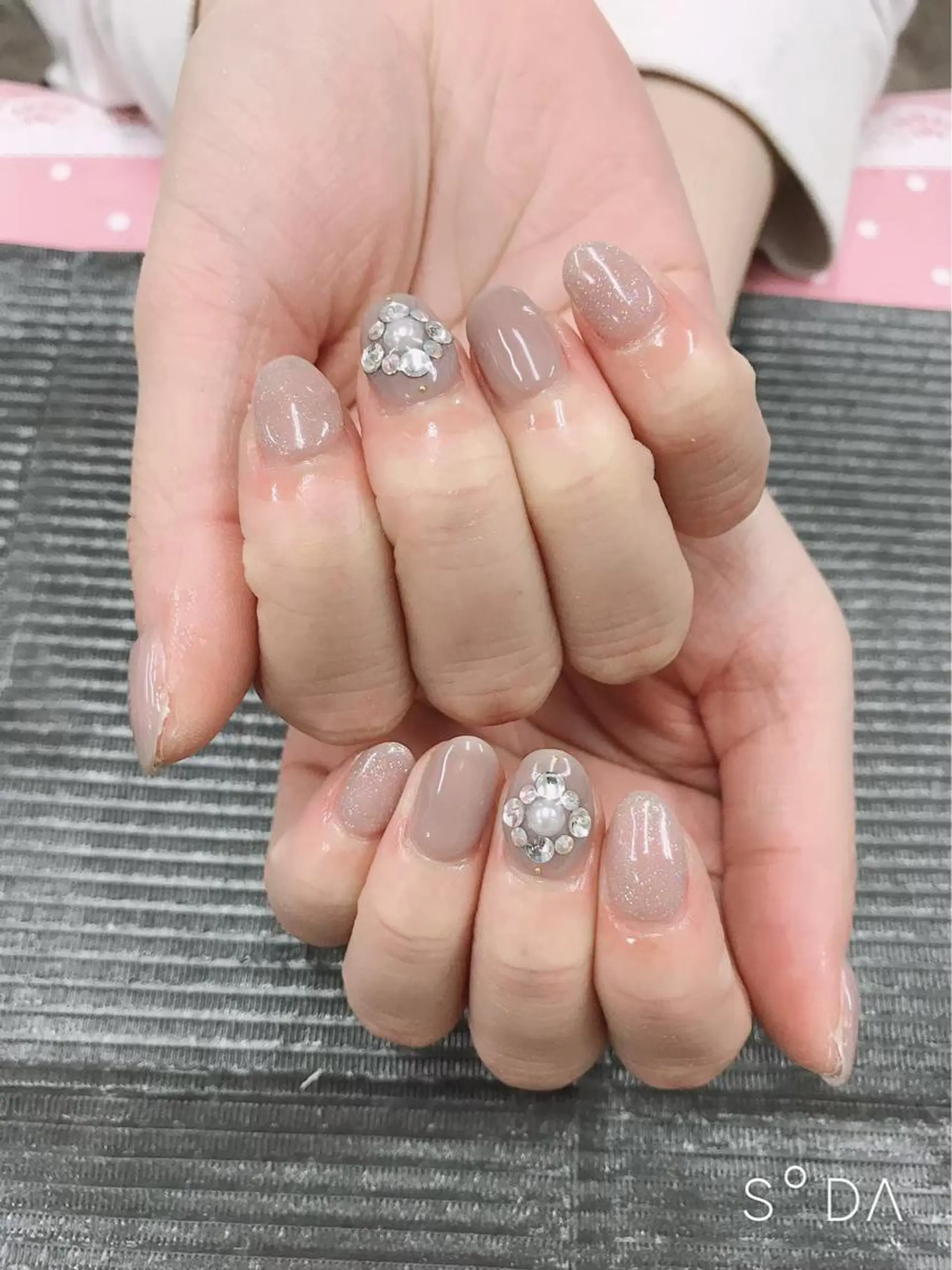 ネイル 指名支持率NO.1 スタイリストのヘアスタイル