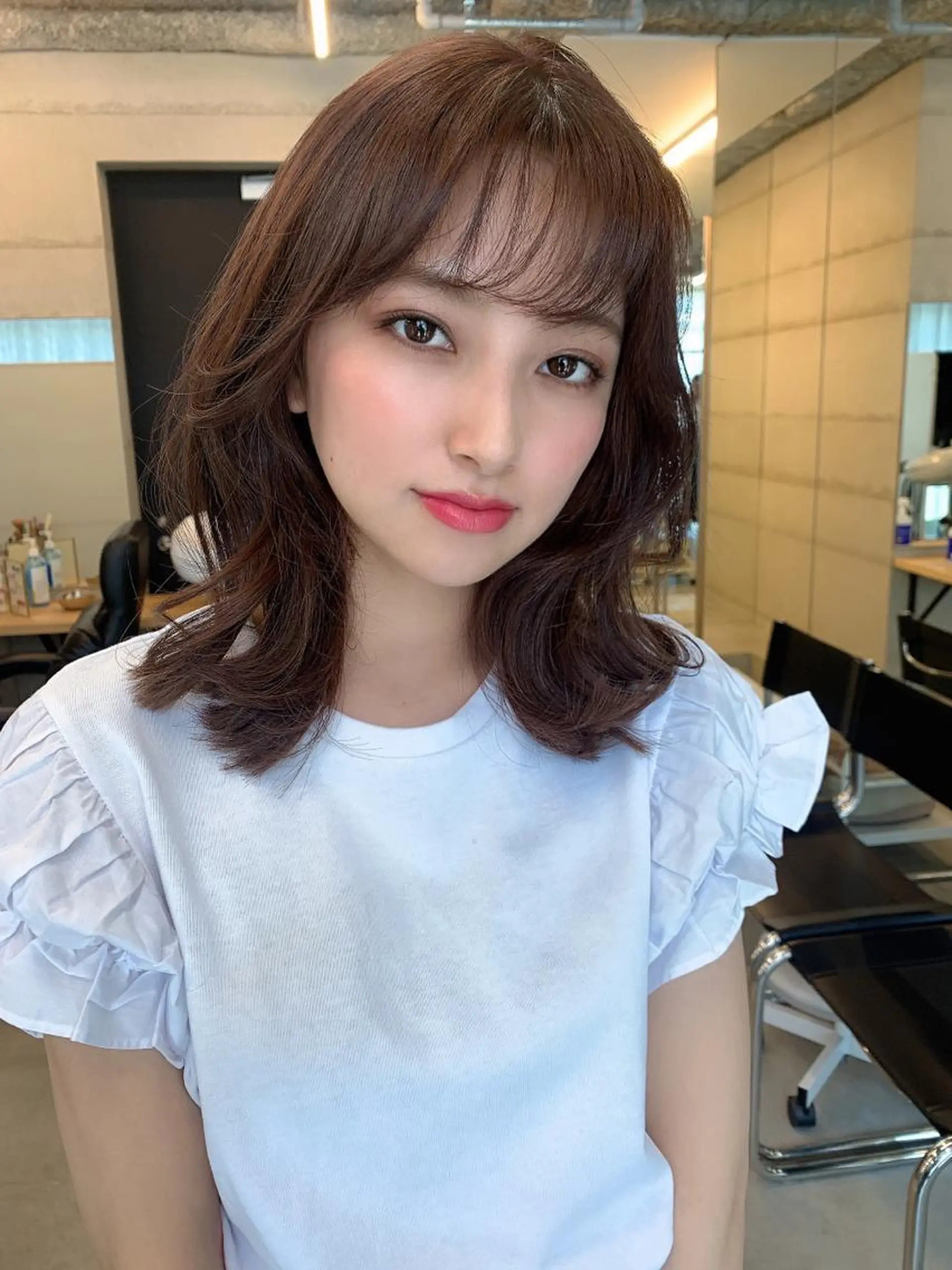 ミディアム カラー イヤリングカラー グレージュ インナーカラー くびれヘア 髪質改善 カット ヘアカラー トリートメント ヘッドスパ 透明感/オリーブ/ グレージュ/YUKAのヘアスタイル