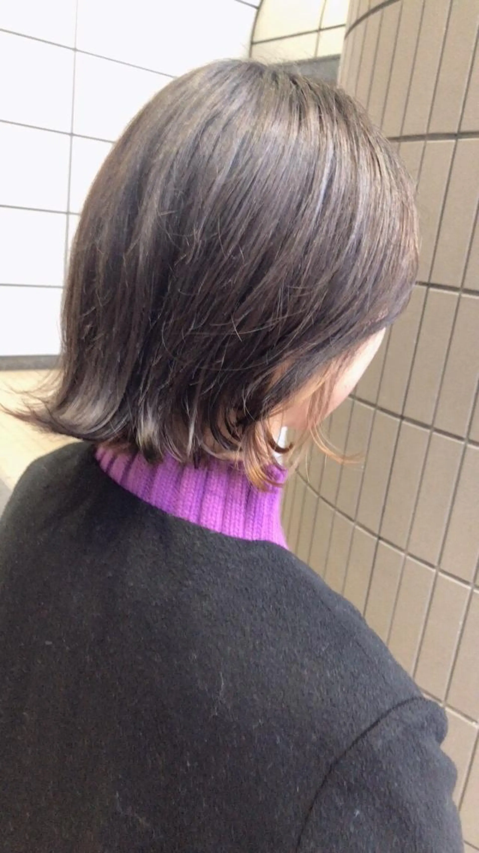 セミロング シールエクステ/ ハイトーンカラーのヘアスタイル