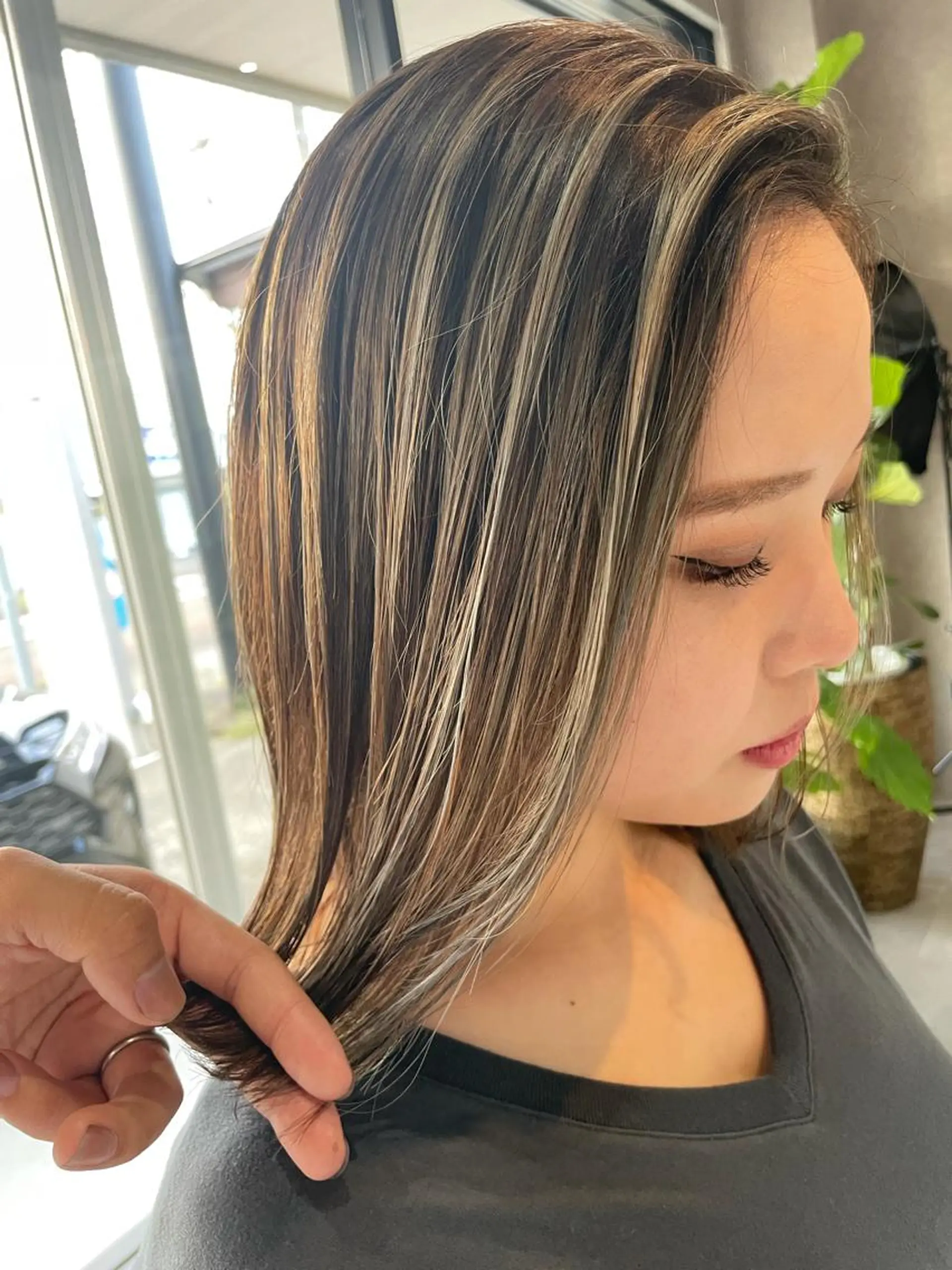 ミディアム ヘアカラー 河原 亮のヘアスタイル