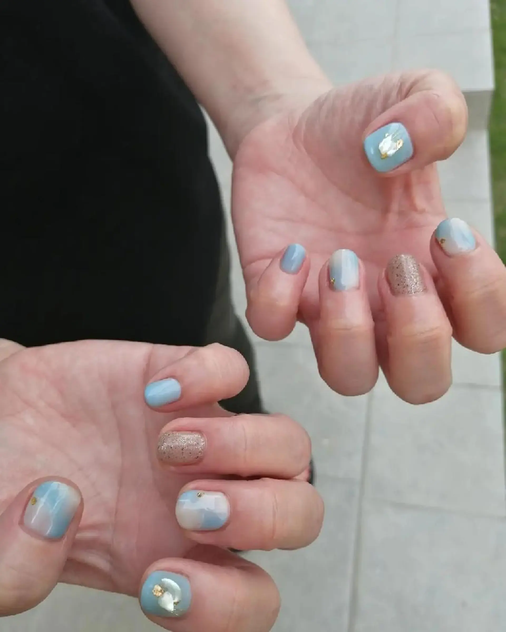 ネイル アートネイル ブルー フットネイル ジェルネイル ミラーネイル ハンドネイル tommy's nail所属・福岡/若よもぎ蒸し 全身美容が叶うサロンのネイルデザイン