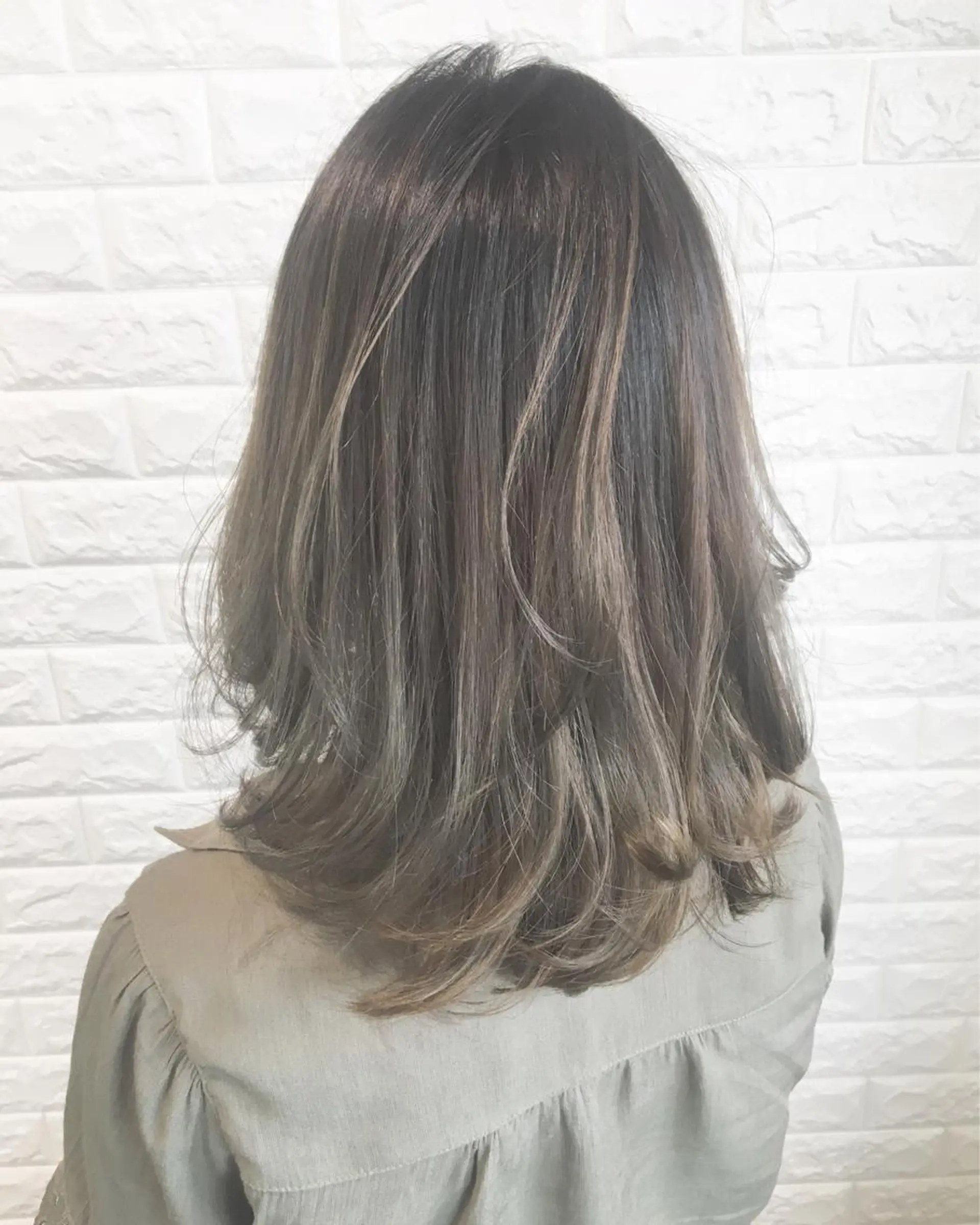 カラー 西本 夏美のヘアスタイル