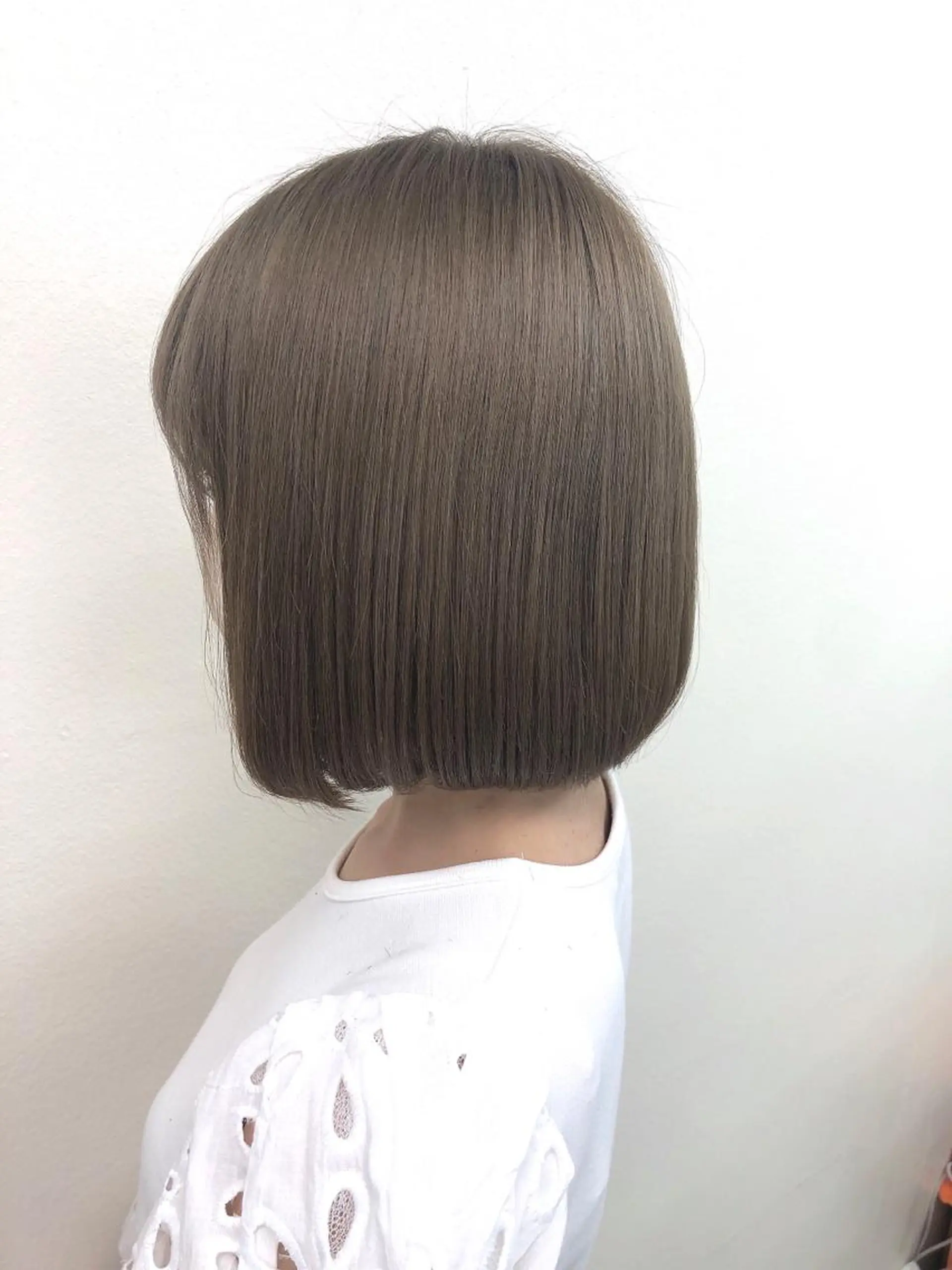 カラー ミルクティーカラー イイサカシュンスケのヘアスタイル