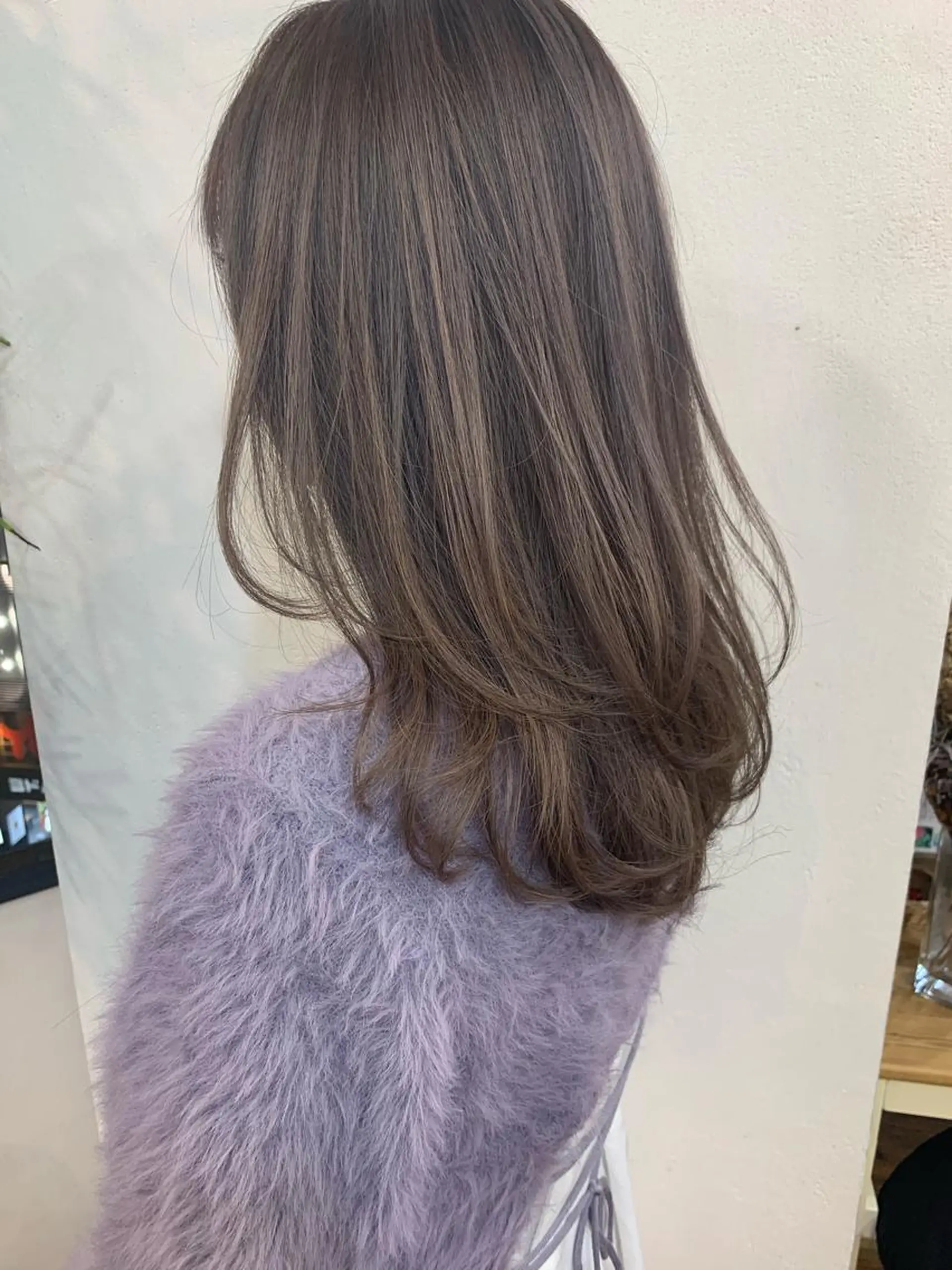 セミロング カラー ベージュカラー ハイライトカラー ラベンダーカラー ラベンダーベージュ ハイライト 【韓国ヘア×透明感 カラー】笹谷 莉未のヘアスタイル