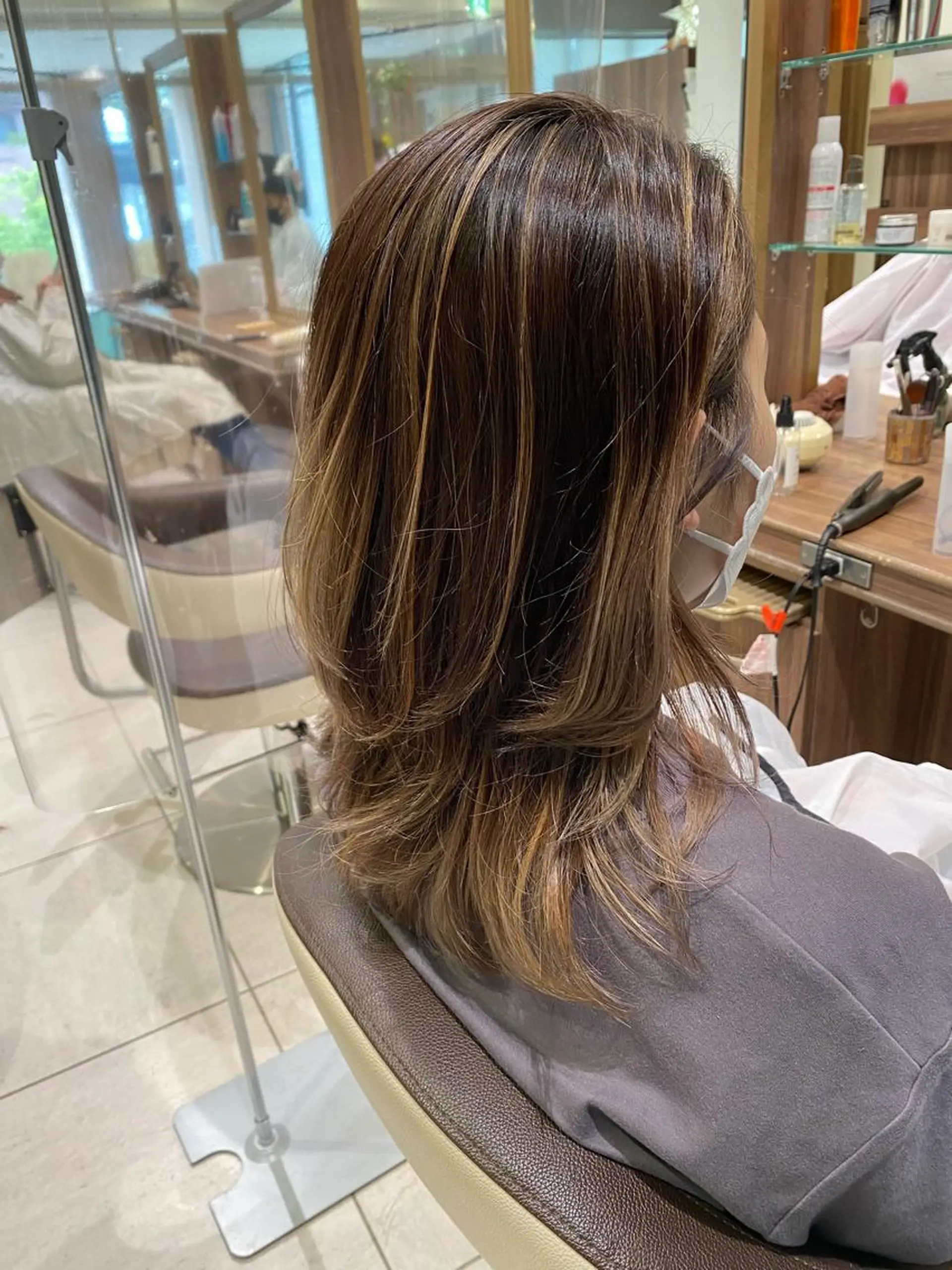 セミロング カラー バレイヤージュ ブロンド レイヤーカット 💎大人ハイライト 💎上杉一也💎のヘアスタイル