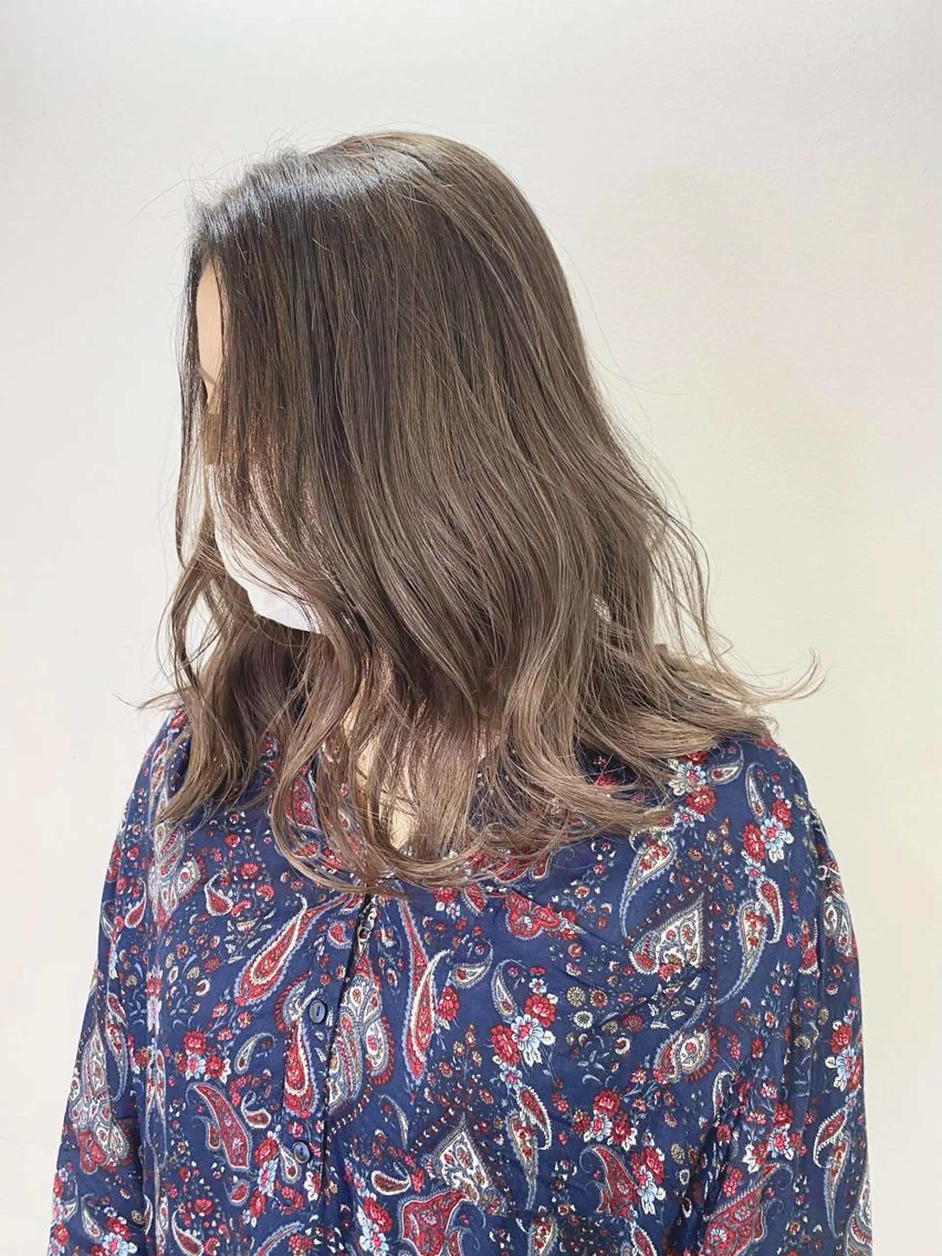 セミロング カラー グレージュ opus 店長大和 レイヤー/赤み消しのヘアスタイル