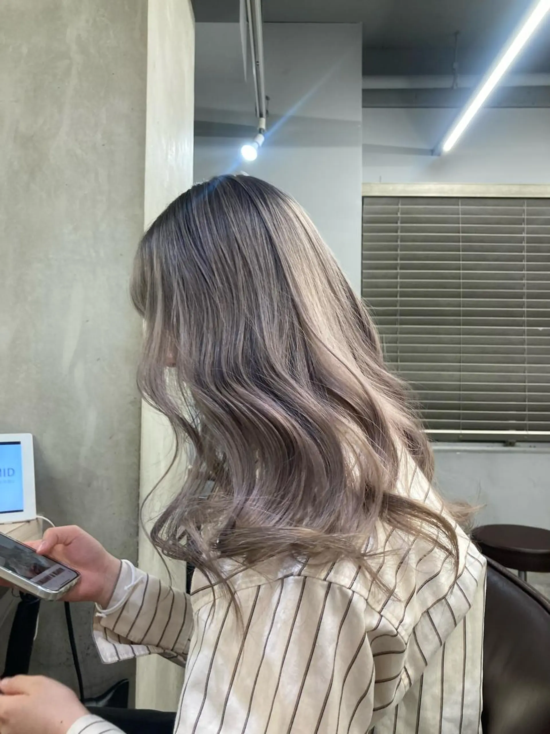 ロング カラー グレージュ ミルクティーグレージュ ヘアカラー ブリーチ&似合せボブ 田中寛十のヘアスタイル