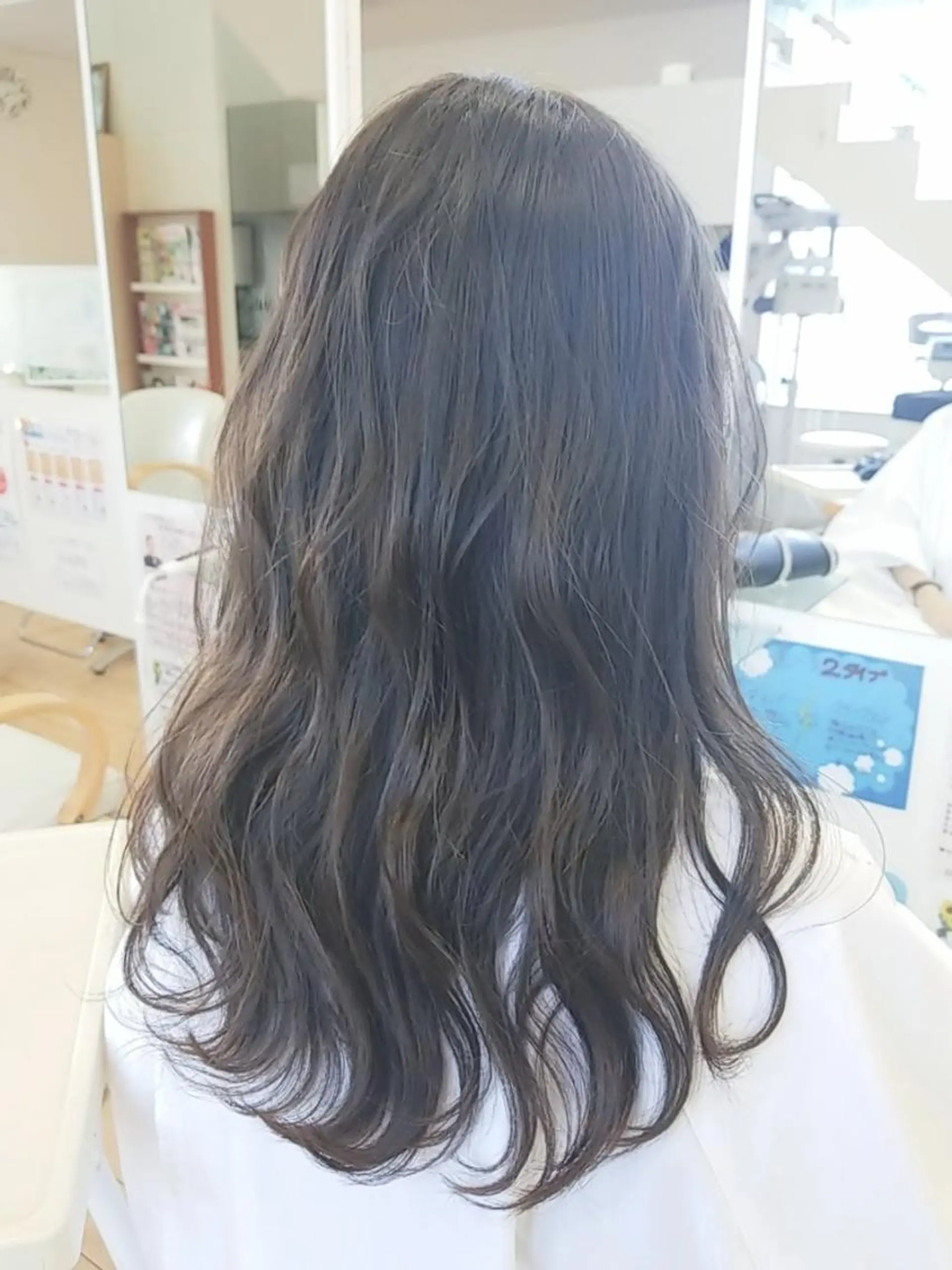 ロング カラー パーマ アッシュ バイオレットカラー バイオレットアッシュ 関口 友菜のヘアスタイル