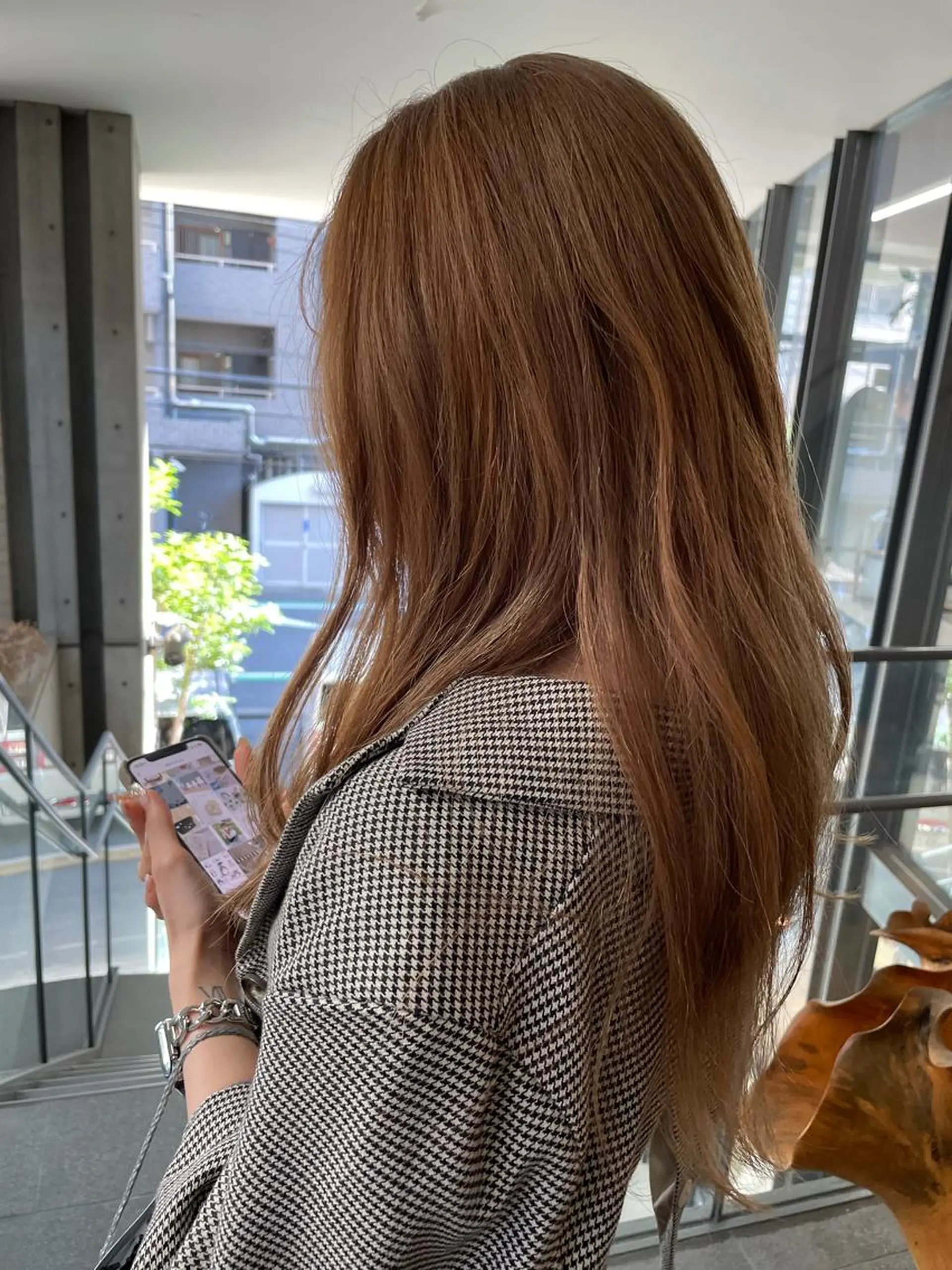 ロング カラー ベージュカラー ブリーチ ケアブリーチ ミルクティーベージュ やすだ しおりのヘアスタイル