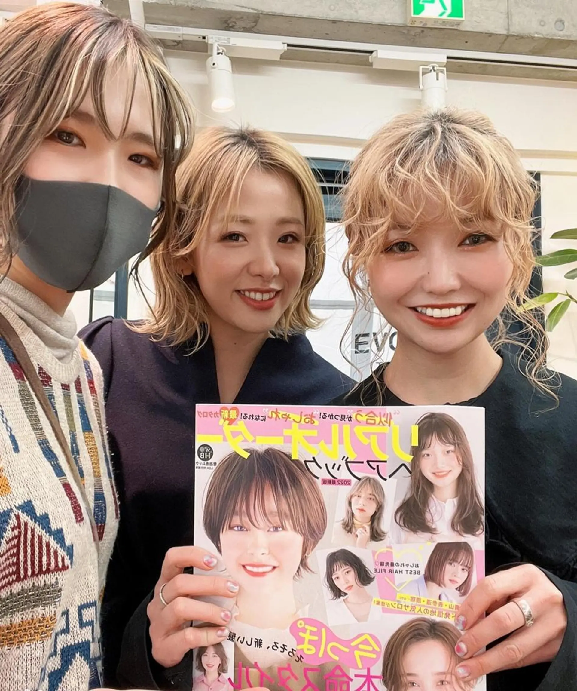 ミディアム カラー ヘアアレンジ ベージュカラー ハイライトカラー インナーカラー オレンジ オレンジベージュ 韓国/髪質改善💘 櫻井かれんのヘアスタイル