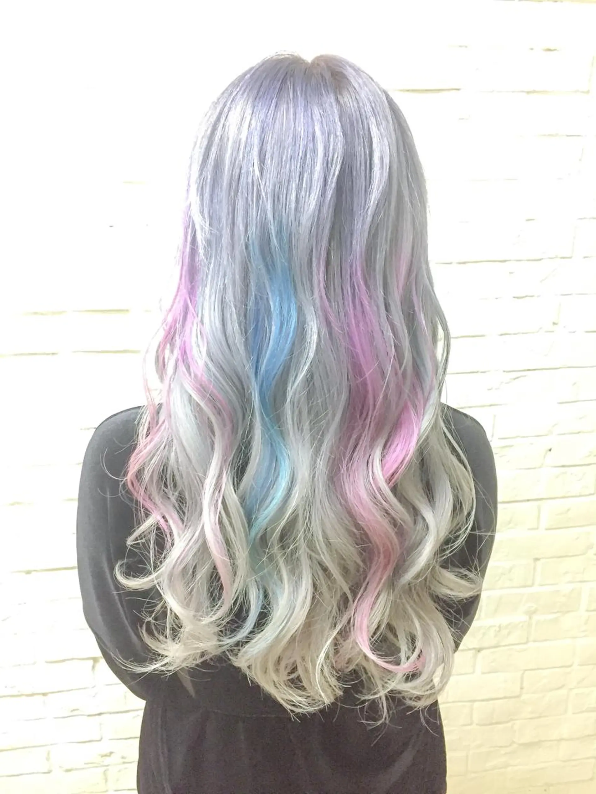 ロング カラー ブルーカラー メッシュ ピンクカラー シルバー ヘアカラー トリートメント エクステ エクステリピート率 No.1 菊池　悠介のヘアスタイル