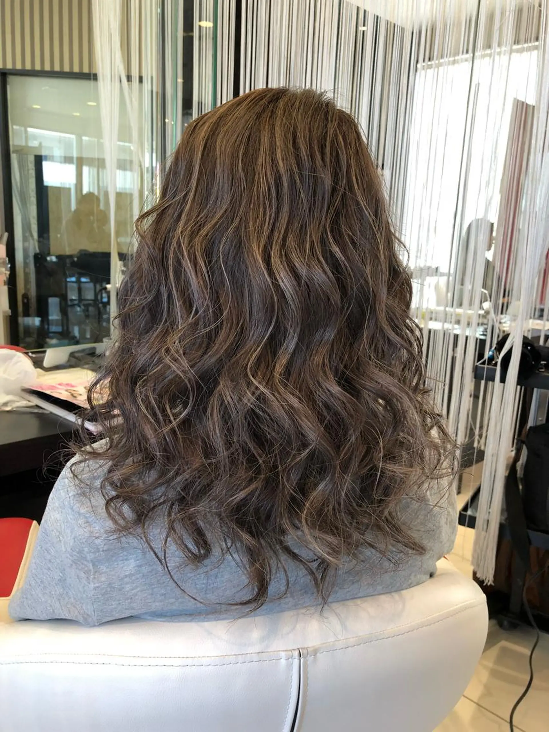 セミロング カラー ヘアアレンジ ブリーチ 透明感カラー グレージュ ハイライトカラー ハイライト カット ヘアカラー トリートメント U&i所属・大塚 貴之のヘアスタイル